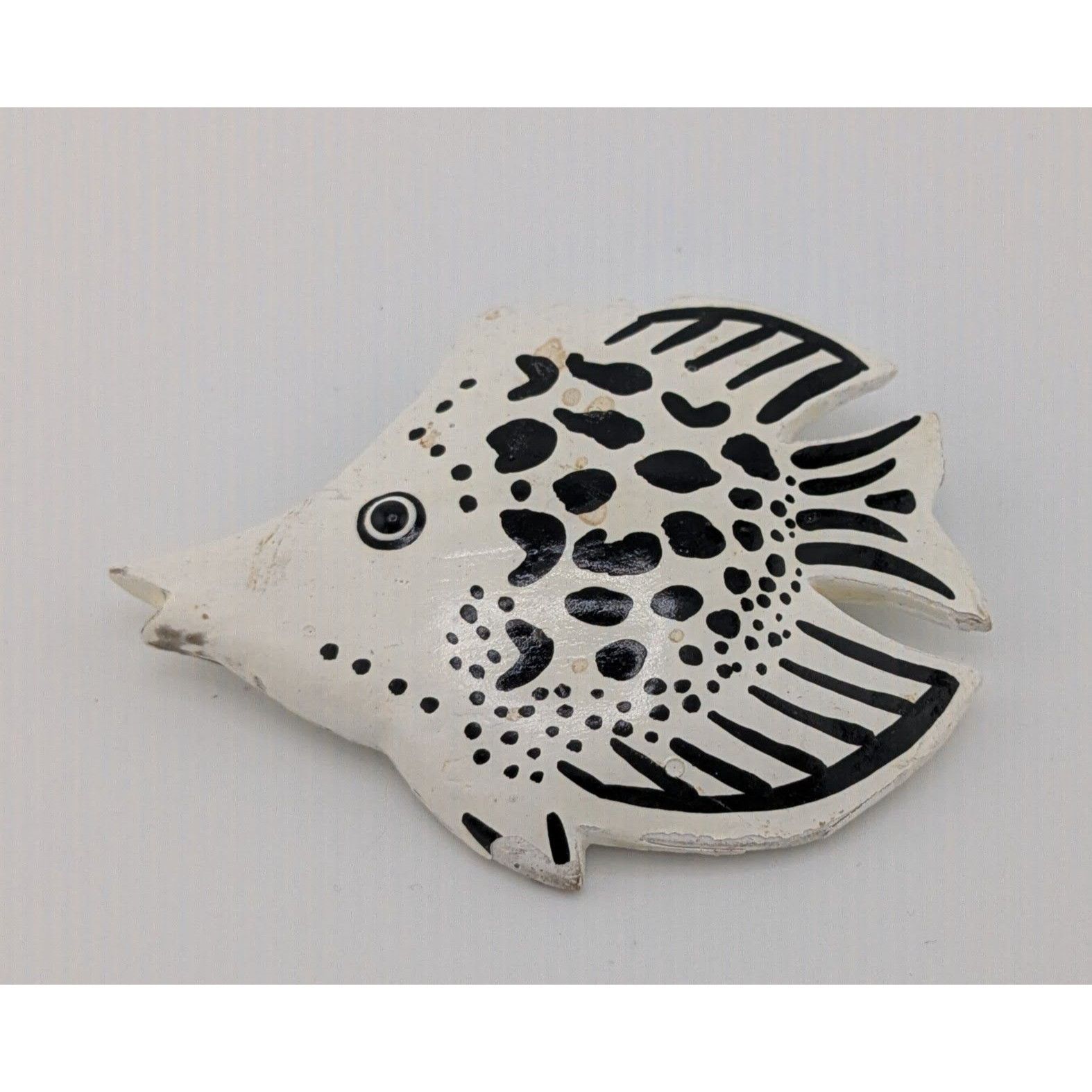 Other Vintage Wooden Fish Brooch Black And White Painted Size ONE SIZE - 5 Thumbnail