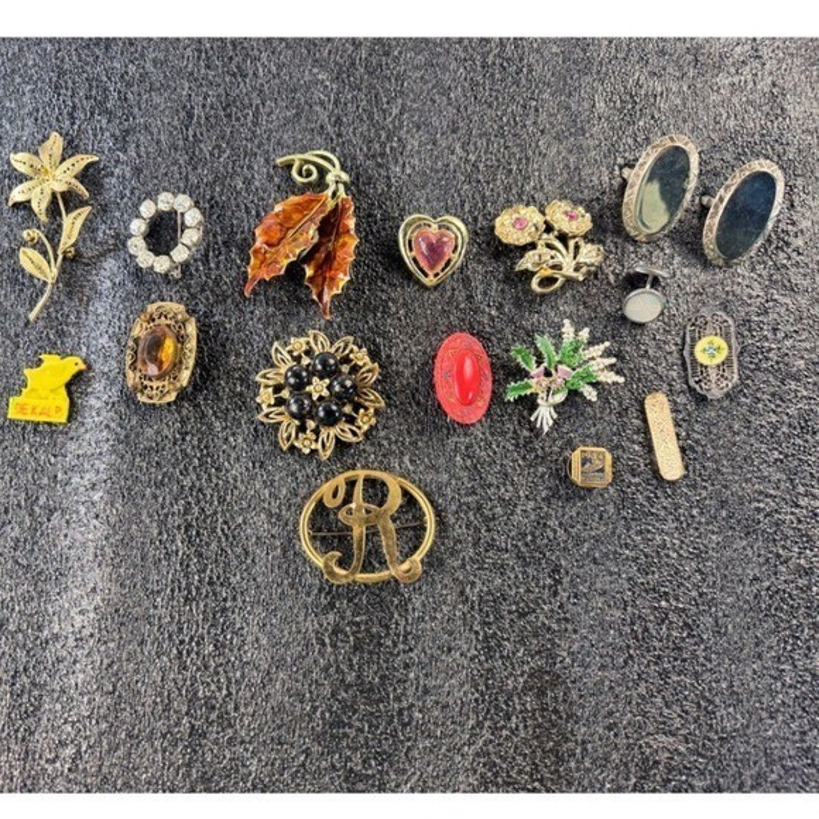 & Other Stories Vintage Brooch Pin lot 1934 Chicago Worlds Fair DeKalb 15pc Size ONE SIZE - 1 Thumbnail