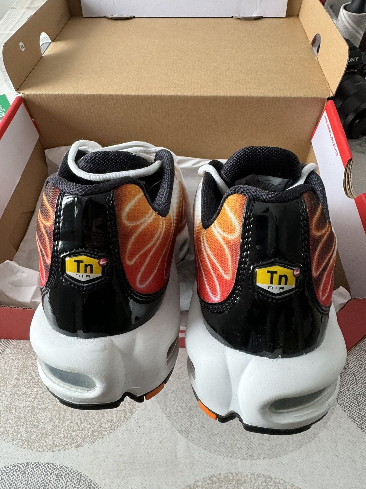 Nike NIKE AIR TN PLUS OG DEVILISH COLORWAY Size US 9 / EU 42 - 5 Thumbnail