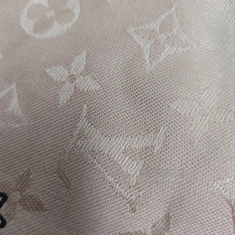Louis Vuitton Louis Vuitton Logo mania light pink badge logo jacquard pr Size ONE SIZE - 6 Thumbnail