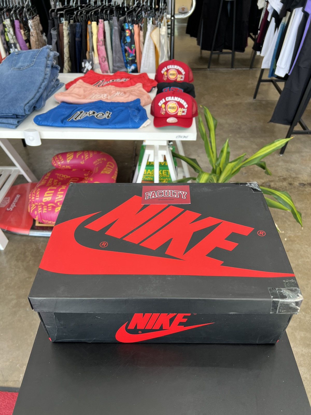 Jordan Brand × Nike Air Jordan 1 UNC Sz. 12.5 (2015) Size US 12.5 / EU 45-46 - 13 Thumbnail