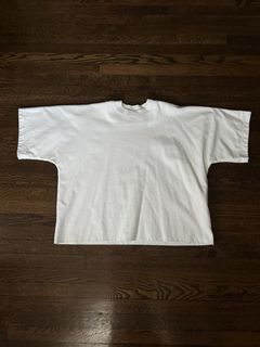 Just got the Yeezy Gap Balenciaga No seam tee and I love this shirt soooo  much : r/yeezys