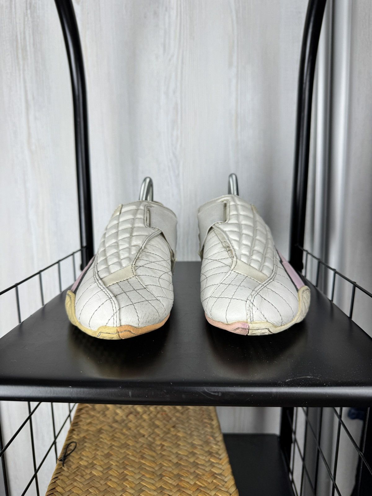 Puma Puma UKE V Limited Edition y2k 00s white pink leather shoes Size US 7 / EU 40 - 5 Thumbnail