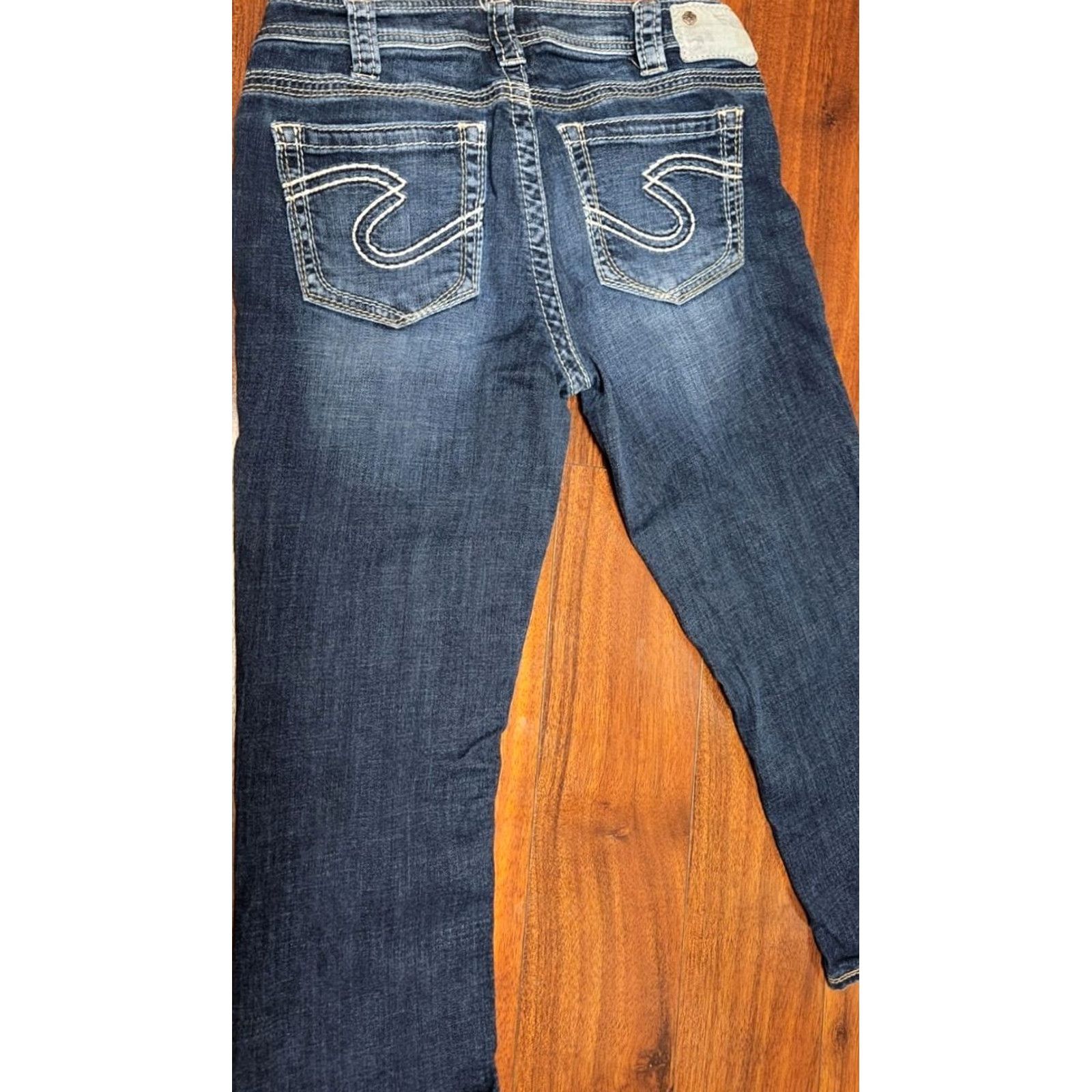 Silver Jeans Co. Silver Jeans Aiko Capri Jeans Women's 31x22 Denim Blue Dark Wash 5-Pocket Stretch Regular Rise 7" Leg Opening 8" 22" Inseam XS? Size 24" / US 00 / IT 34 - 2 Thumbnail