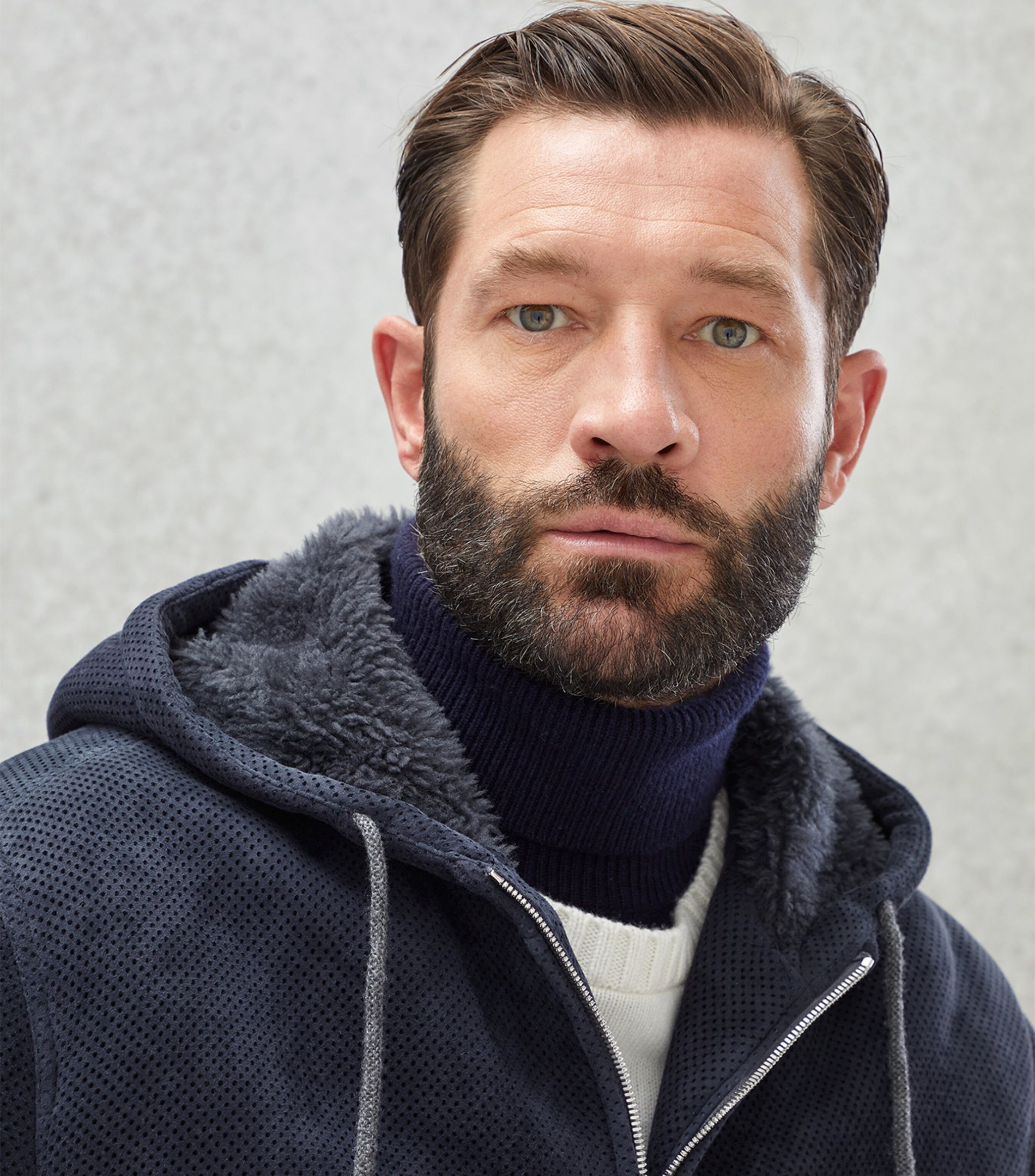 Brunello Cucinelli o1w1db10924 Fur Sweatshirt in Dark Blue Size US M / EU 48-50 / 2 - 5 Thumbnail