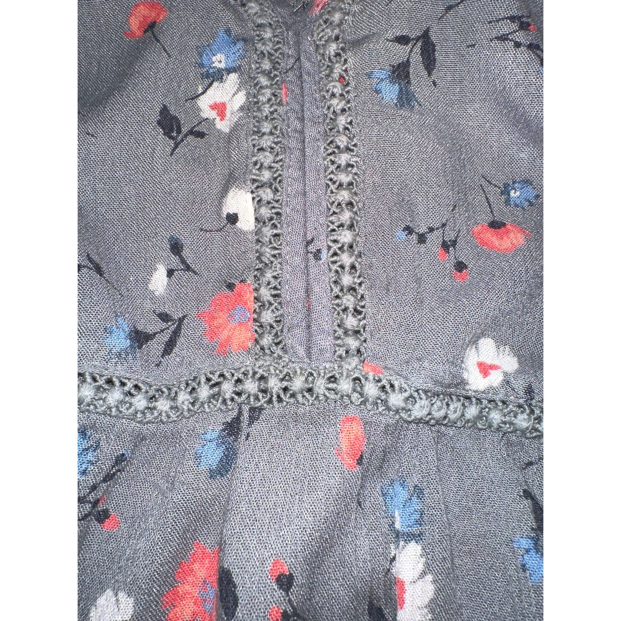 Arizona Jean Co. Arizona Jean Company Bell Sleeve Gray Floral All Rayon Crop Size S / US 4 / IT 40 - 8 Thumbnail