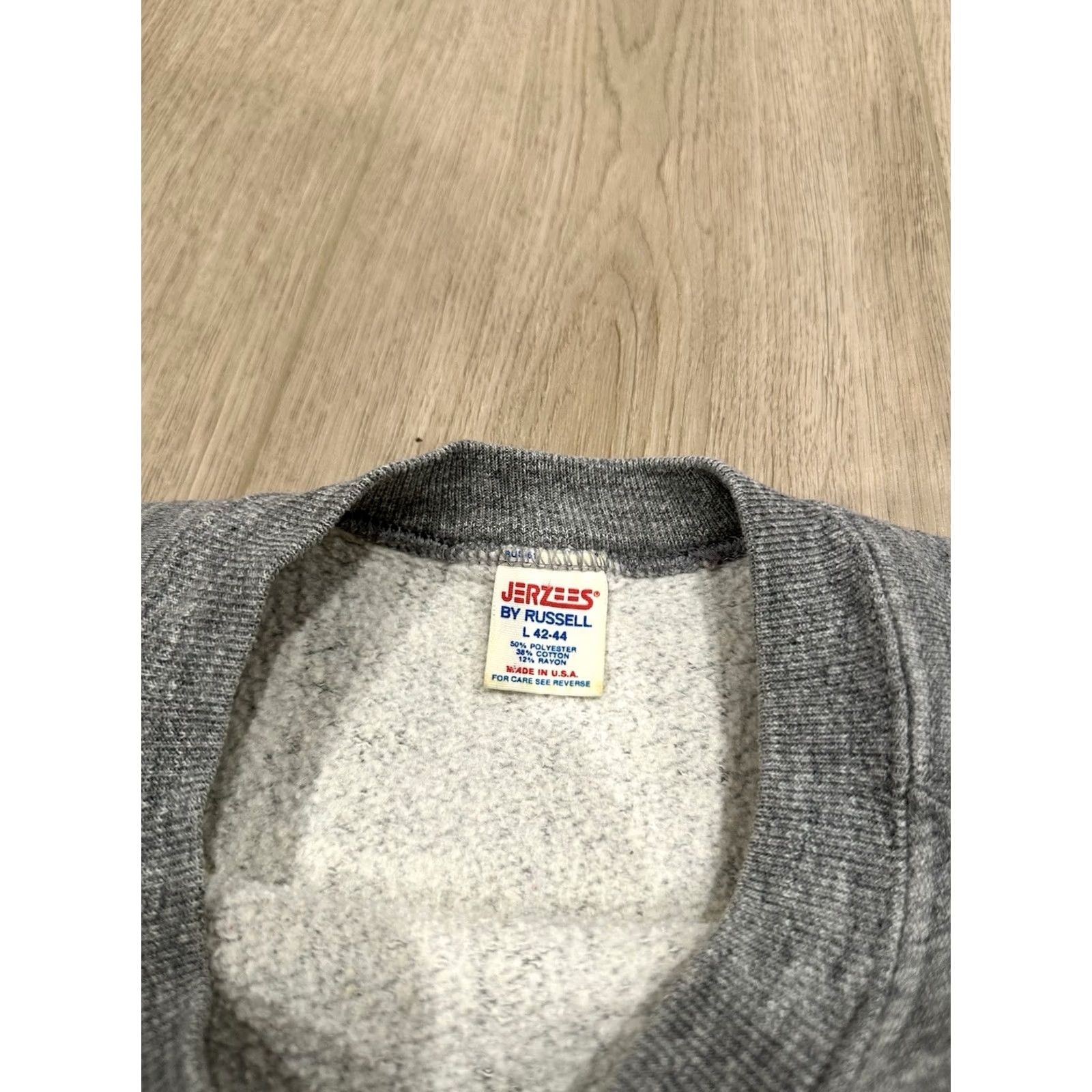 Russell Athletic VINTAGE Russell Athletic Sweatshirt Raglan Large Gray 1970s USA Jerzees Graphic Print Men L White? Size US L / EU 52-54 / 3 - 6 Thumbnail