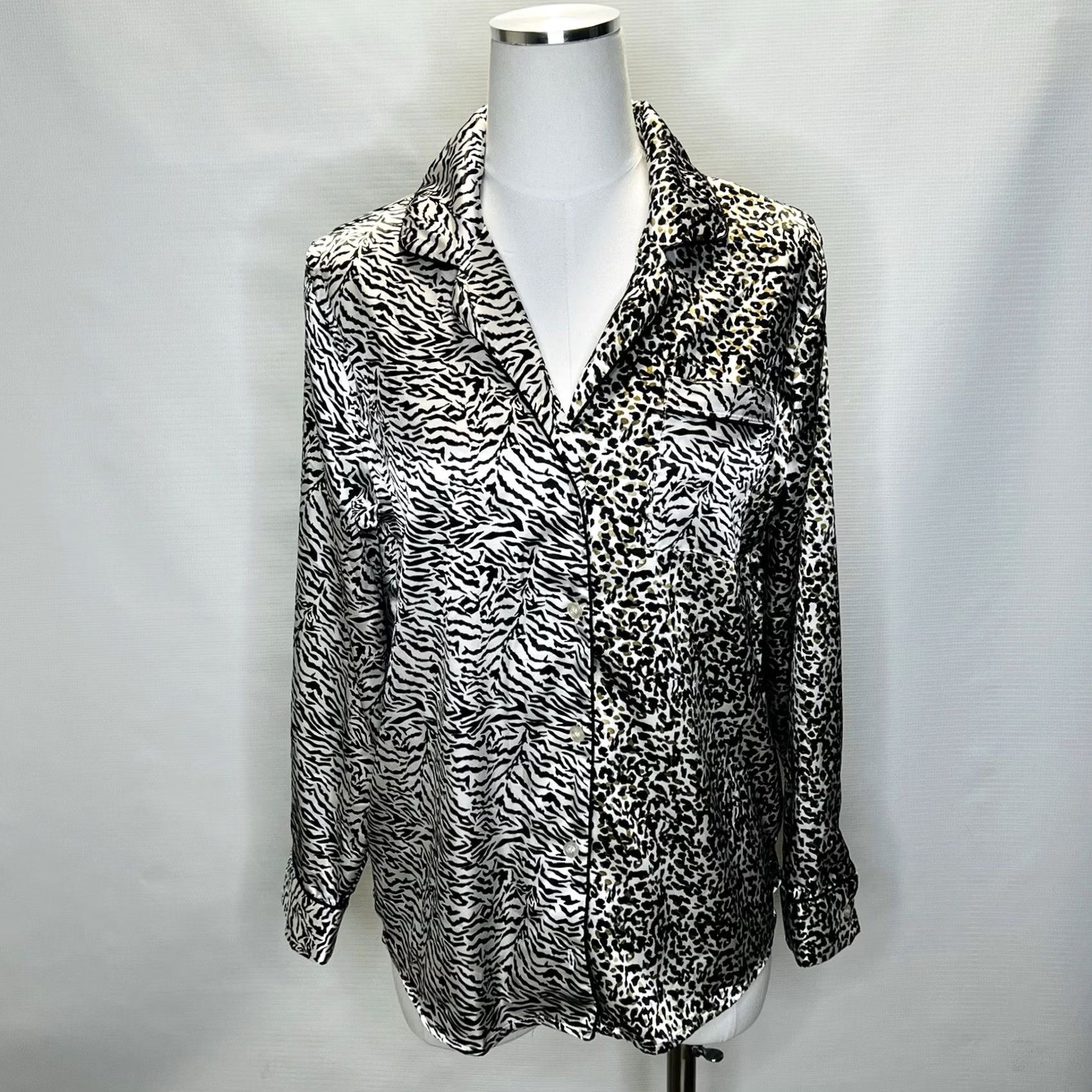 BB Dakota BB Dakota Pajama Top Small Satin Button Up Long Sleeve Animal Print Leopard Zebra Women’s Satin Pajama Top Size S / US 4 / IT 40 - 2 Thumbnail