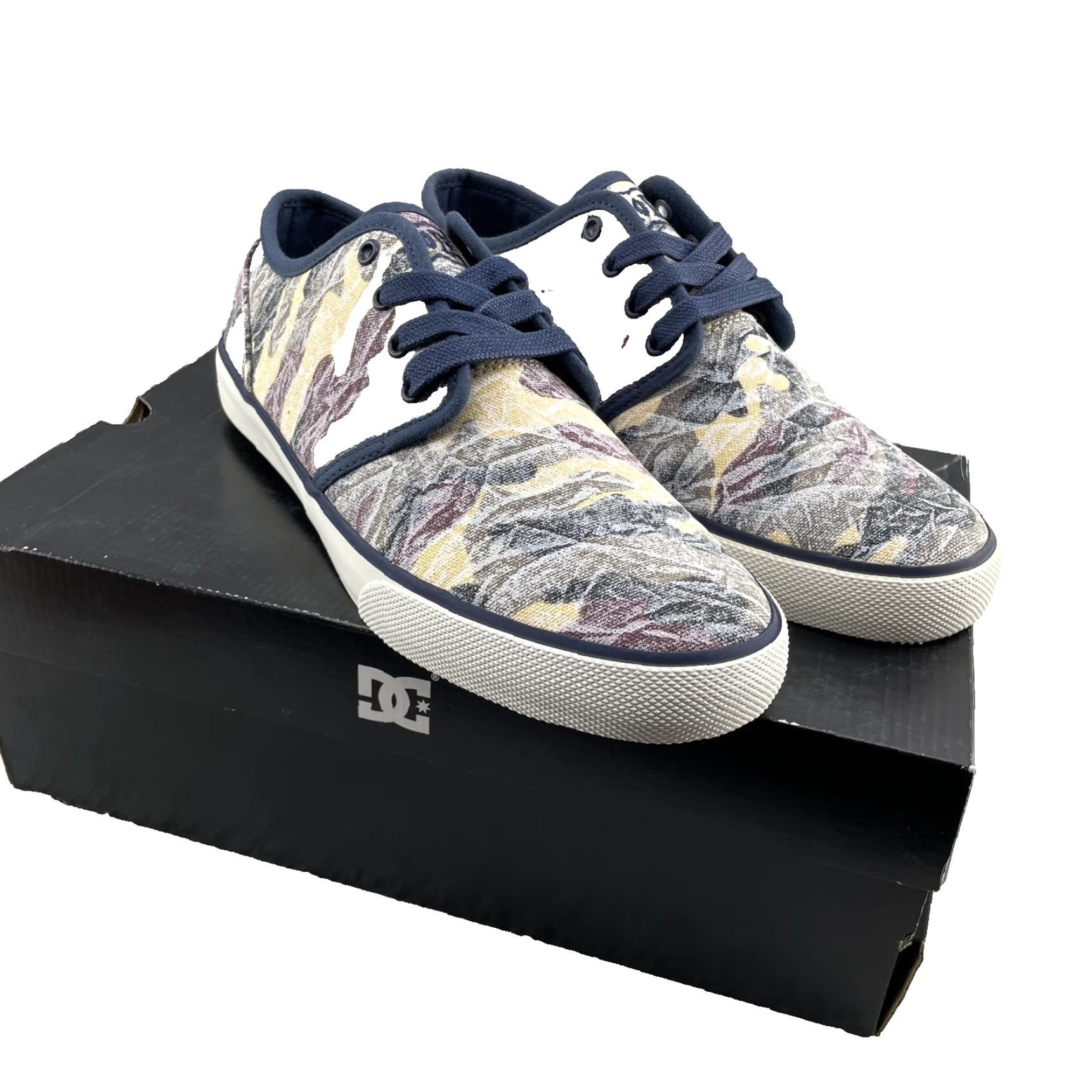 Vintage DC Shoes DC Studio TX Sneakers Men 10 Camo Canvas Skater Travel Surfer Streetwear Outdoor Shoes Men 10 Camo Canvas Skater Travel Surfer Str Size US 10 / EU 43 - 2 Thumbnail