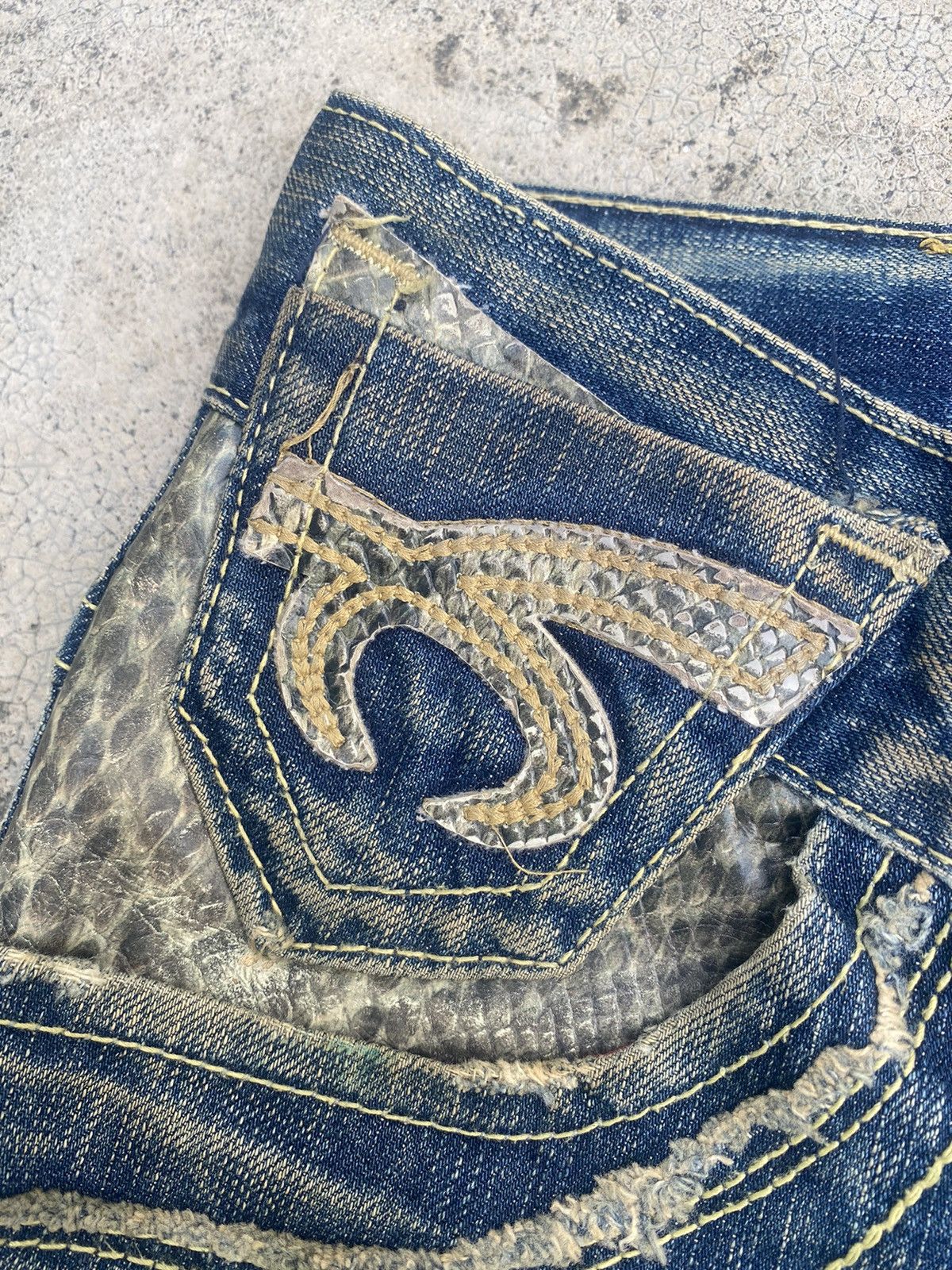 If Six Was Nine × Japanese Brand Flare Jeans Red Pepper Clawmark Snake Skin Size US 34 / EU 50 - 12 Thumbnail