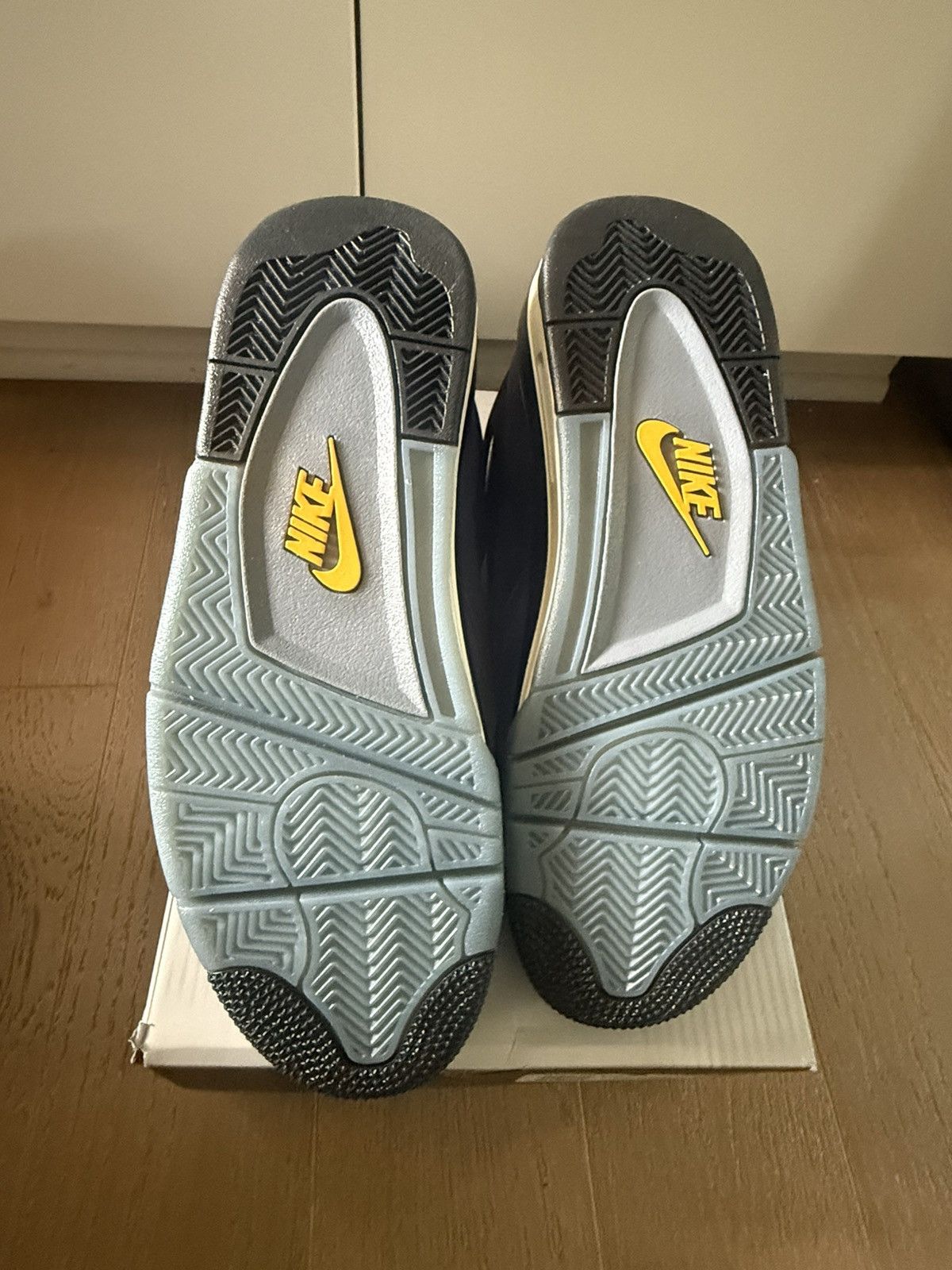 Jordan Brand Nike Air Jordan 4 Lakeshow Lakers FV5029-500 Men's Size 9 Size US 9 / EU 42 - 7 Thumbnail