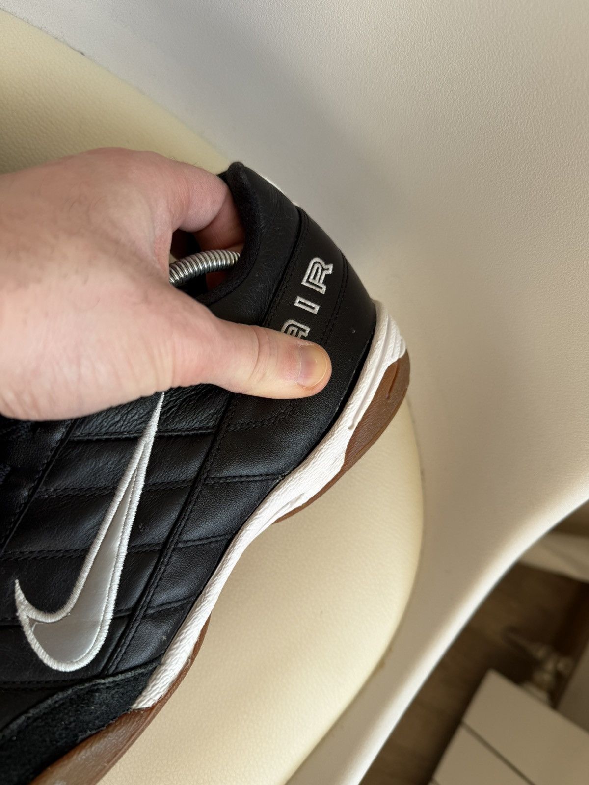 Nike RARE 2004 NIKE AIR TIEMPO Y2K INDOOR SOCCER SHOES SNEAKERS Size US 9.5 / EU 42-43 - 6 Thumbnail