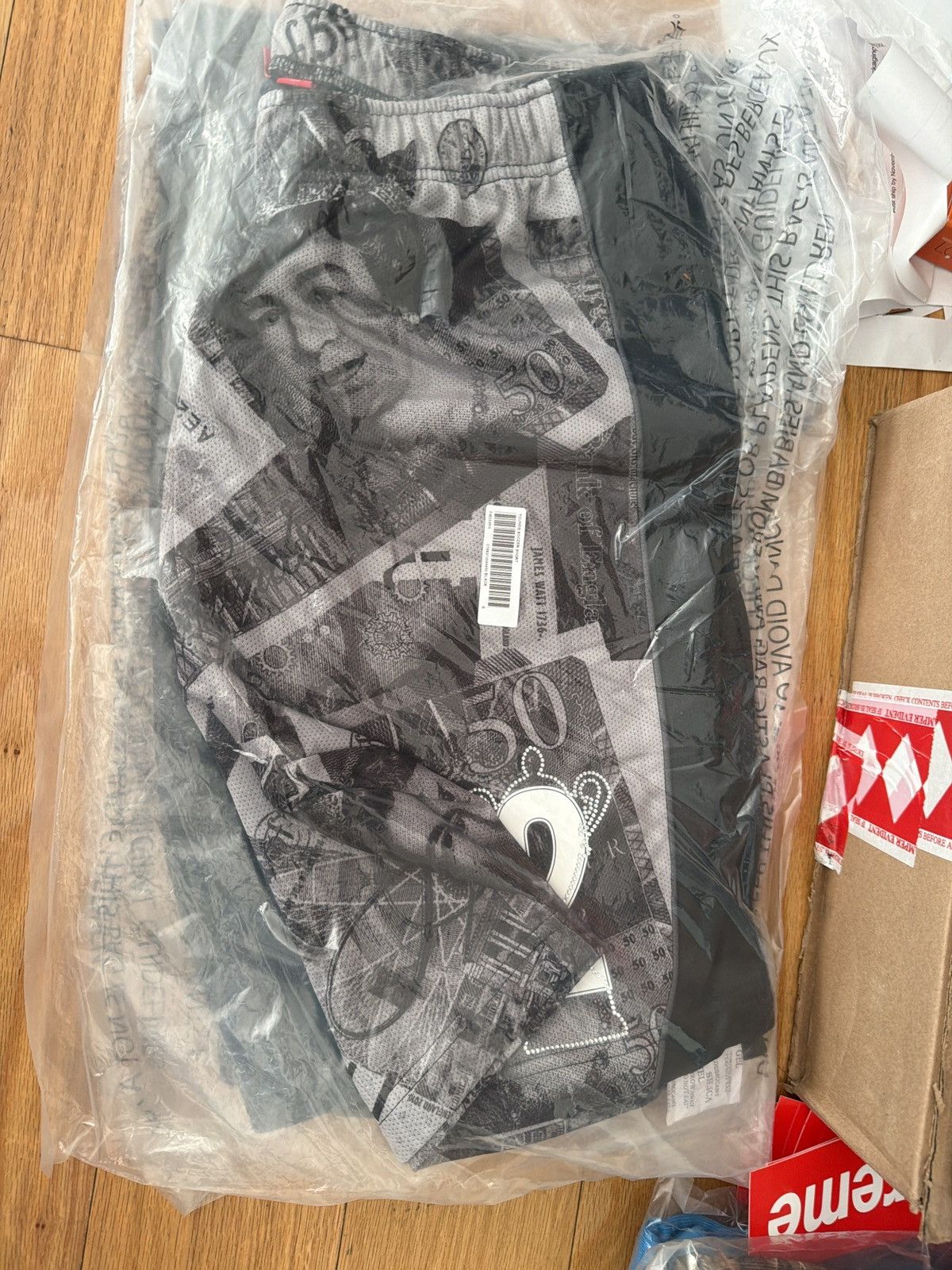 Supreme Supreme pounds soccer short black small Size US 30 / EU 46 - 3 Thumbnail