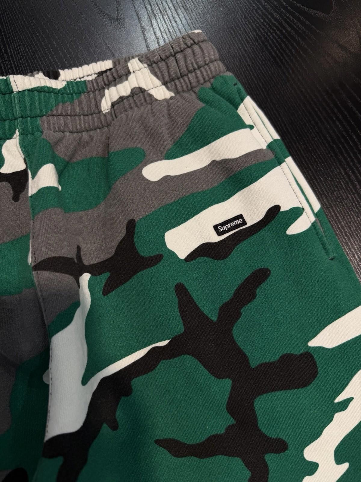 Supreme Supreme Small Box Sweatpant Green Camo Brand New Size US 30 / EU 46 - 6 Thumbnail