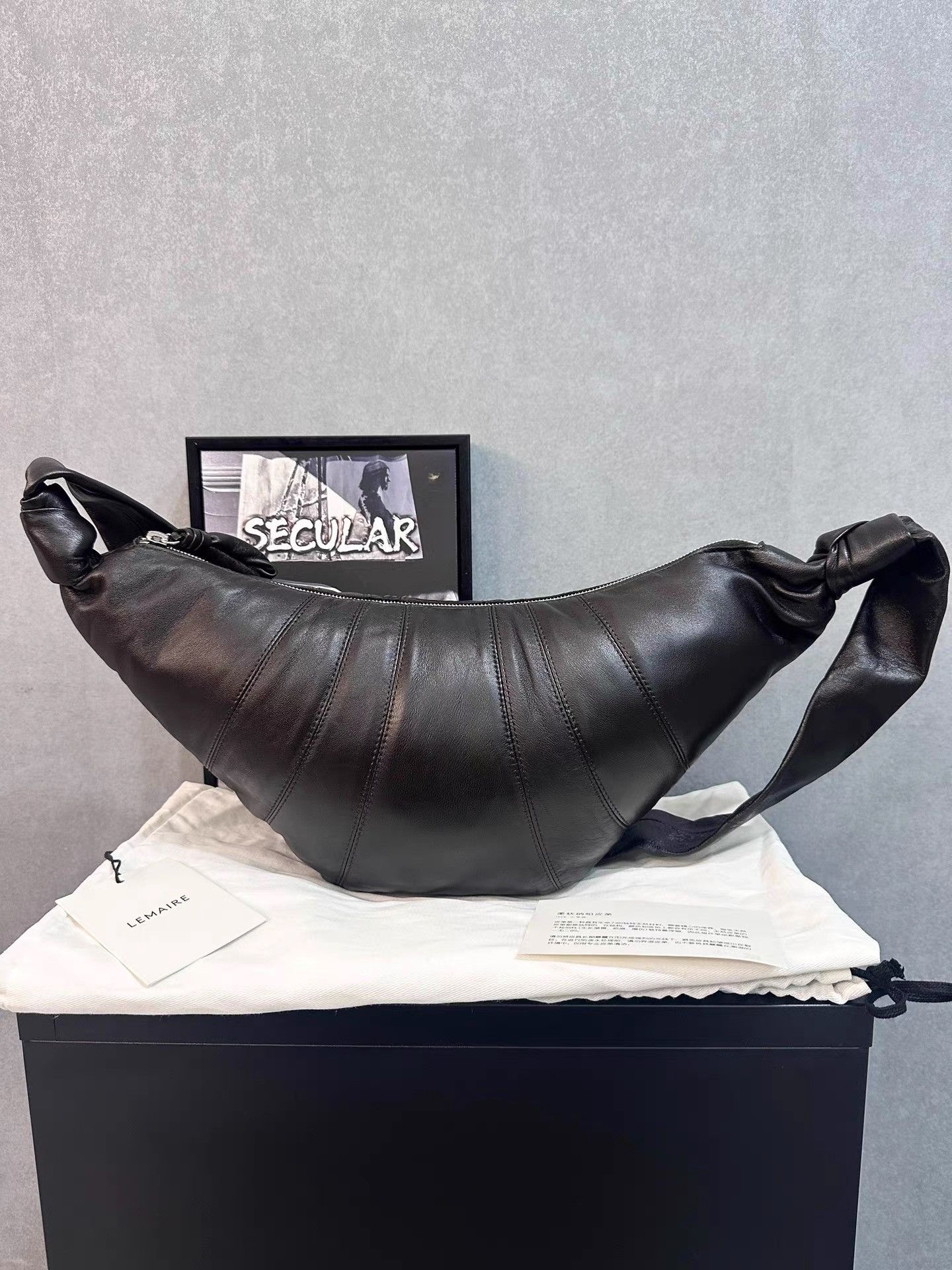 Lemaire Lemaire Medium Dark Chocolate Lambskin Croissant Bag K34 Size ONE SIZE - 1 Thumbnail