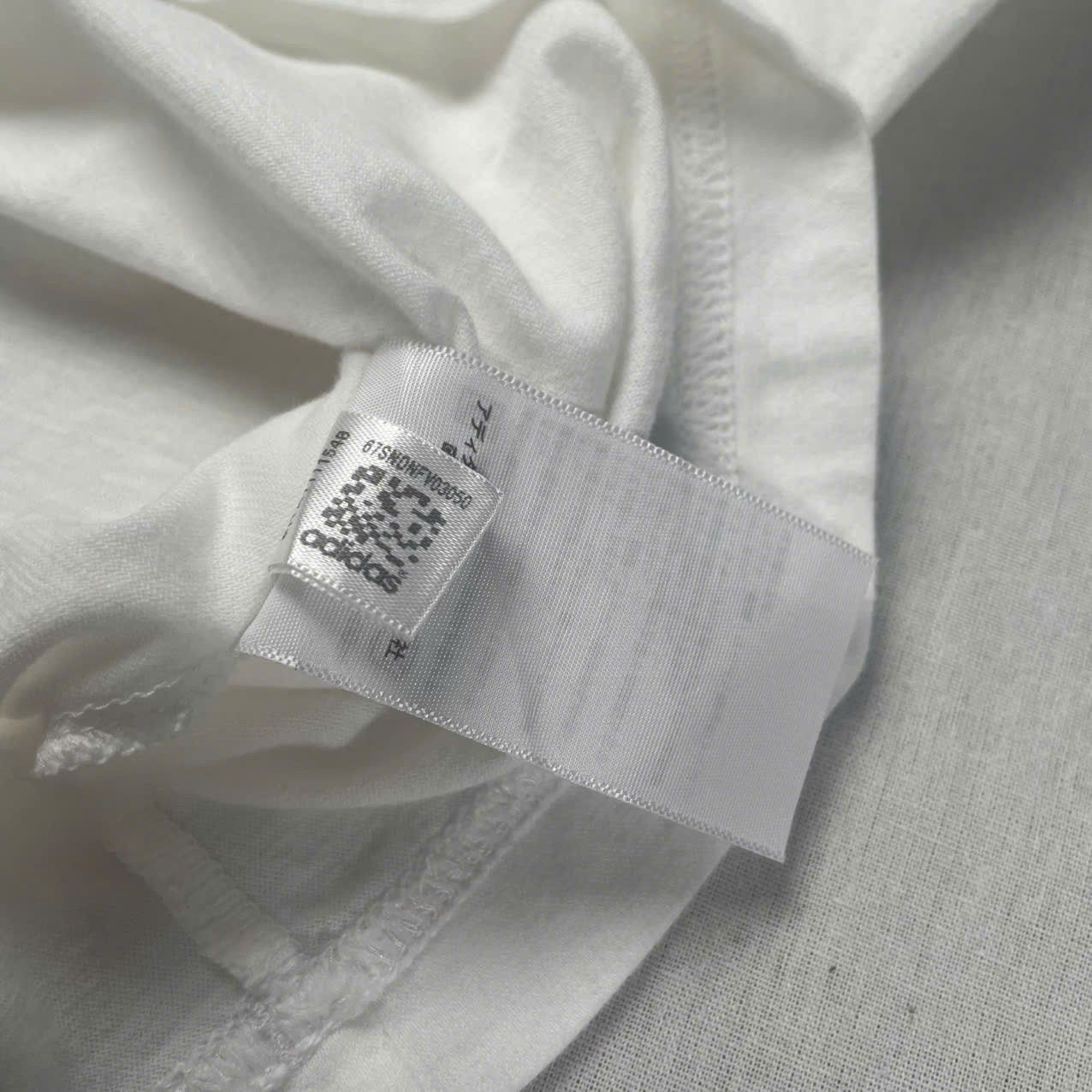 Adidas Adidas boxy shirt in white Size US S / EU 44-46 / 1 - 4 Thumbnail