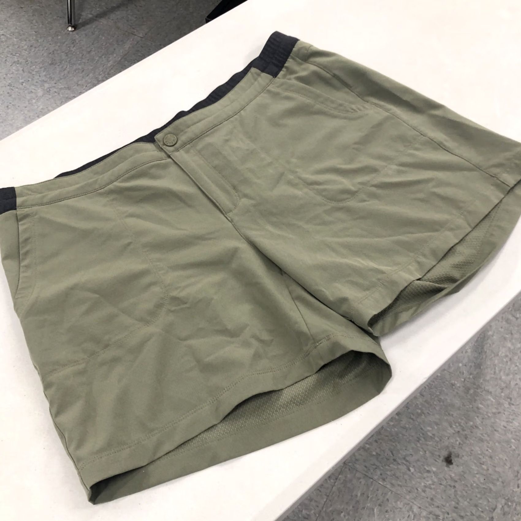 The North Face The North Face Shorts Women XL 16 Green Stretch Athletic Casual Hiking Climbing NF0A2WKK Size 40" / US 18 - 3 Thumbnail