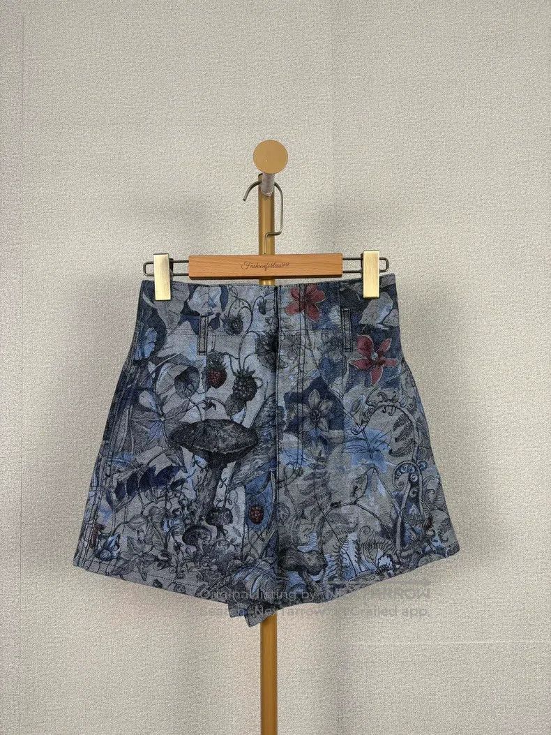 Dior Dior Alice in Wonderland Printed Shorts Size 42" / US 20 - 1 Thumbnail