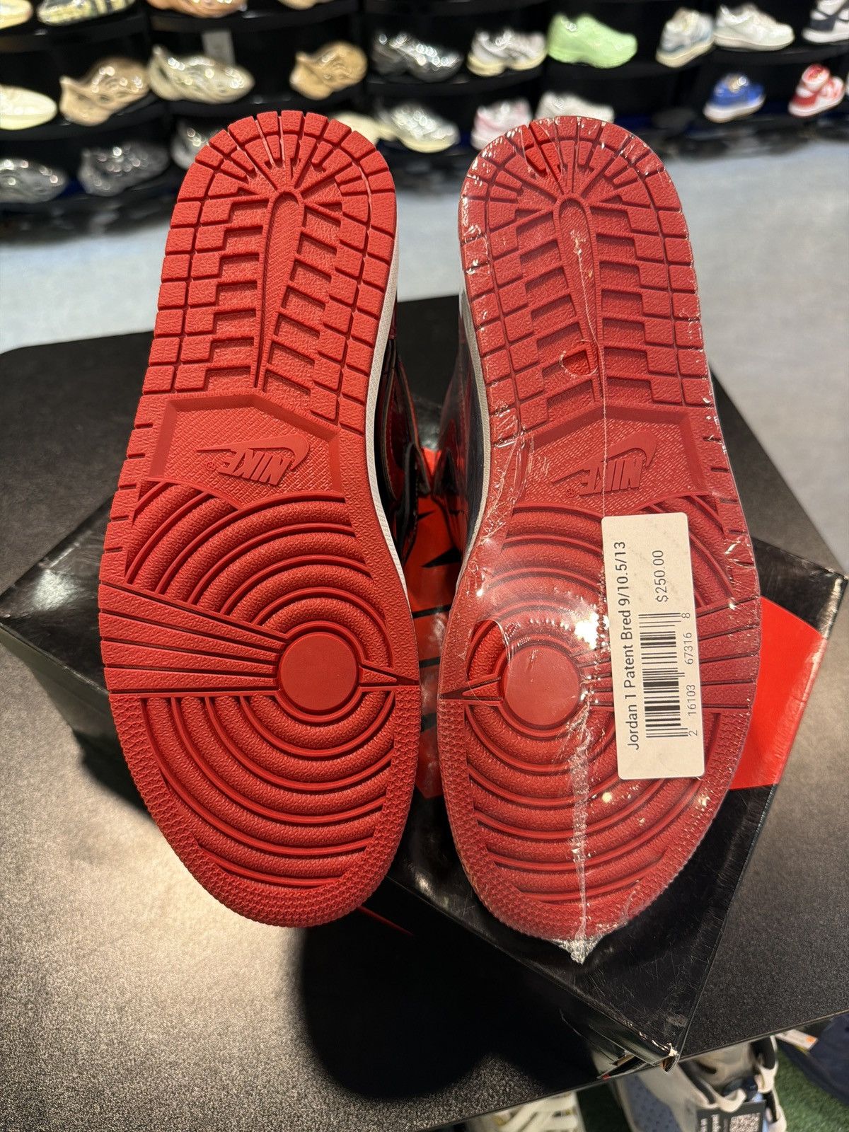 Jordan Brand Jordan 1 High patent Bred Size-10.5 Brand New Size US 10.5 / EU 43-44 - 7 Thumbnail