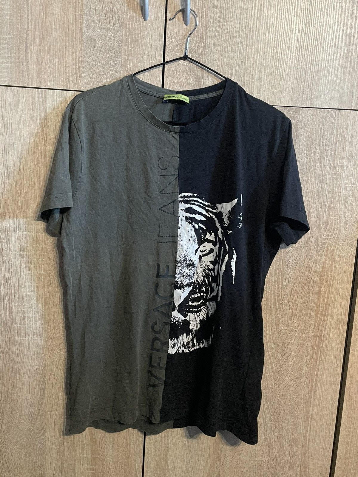 Versace Versace couture tiger big logo street designer fashion Italy Size US M / EU 48-50 / 2 - 1 Thumbnail