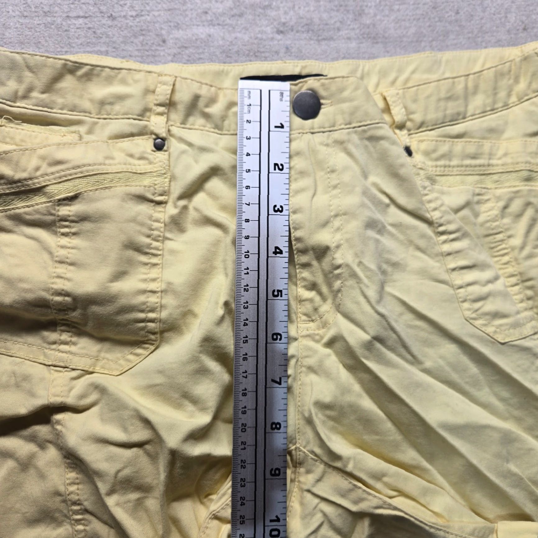 Vintage Counterparts Solid Yellow Stretch Shorts Adult Women's Size 4 Size 27" / US 4 / IT 40 - 6 Thumbnail