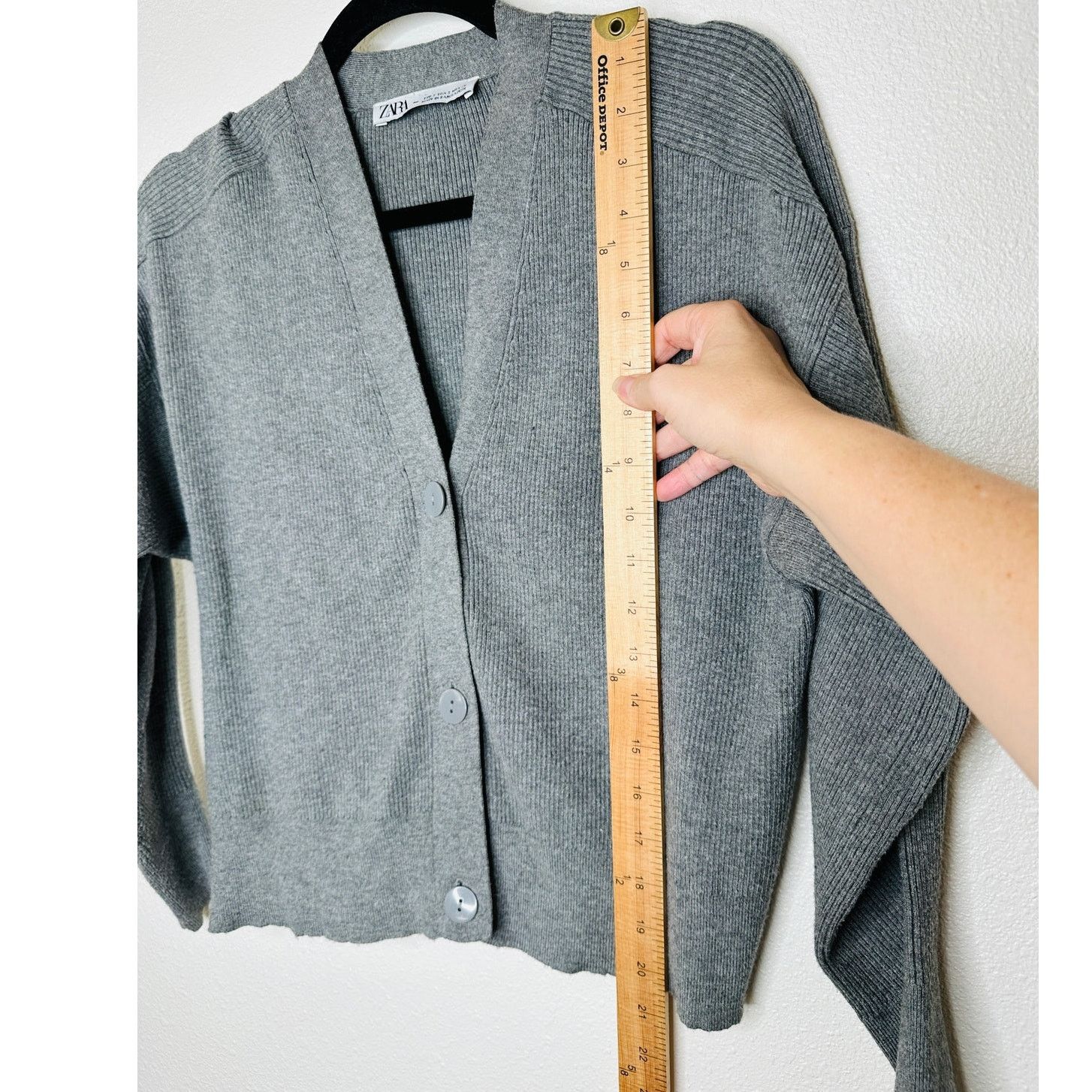 Zara Zara Gray Micro Rib VNeck Button Long Sleeve Crop Cardigan S Size S / US 4 / IT 40 - 10 Thumbnail