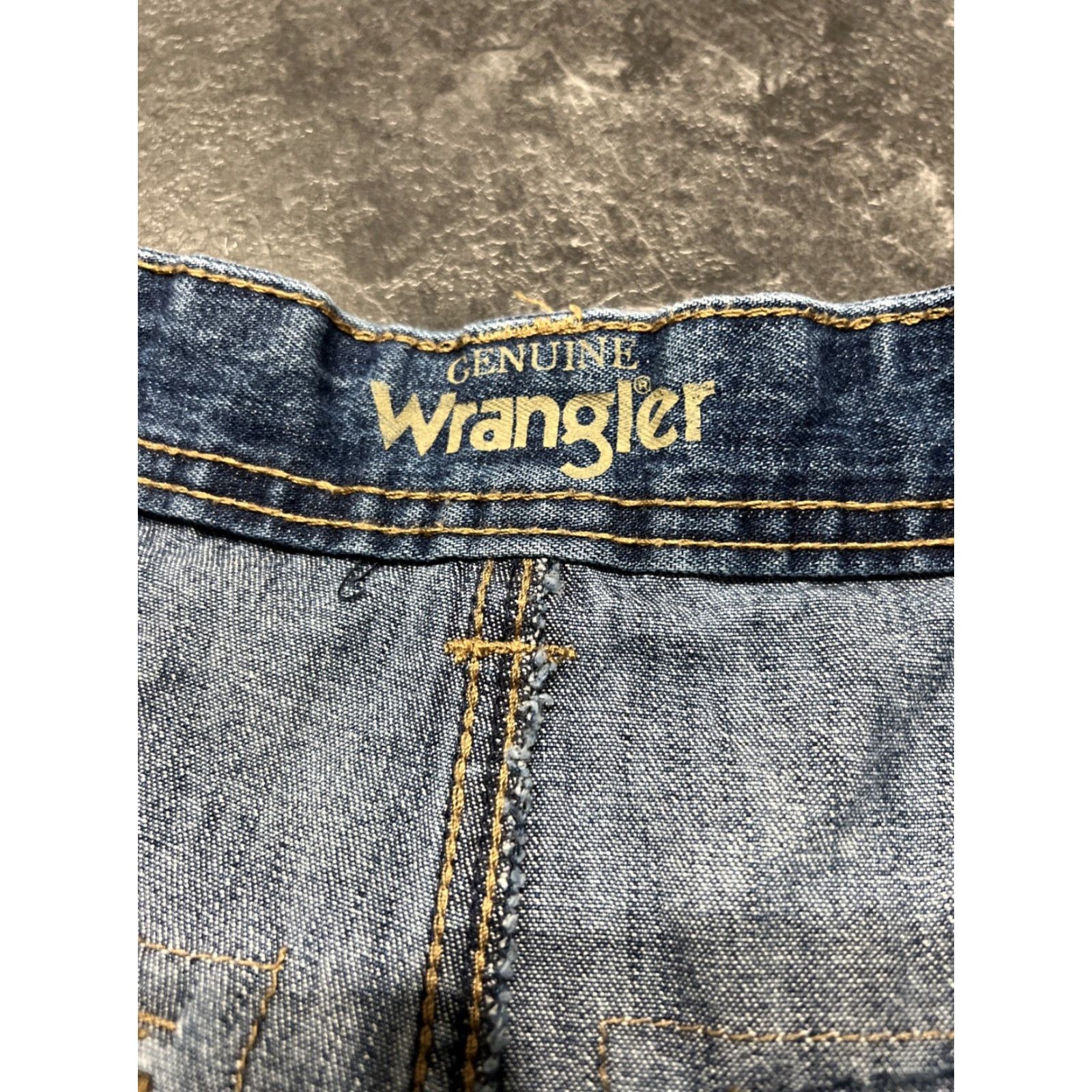 Wrangler Wrangler Cargo Shorts Denim Blue 32 Men Medium Rise Pockets Classic 9.5 Inseam Regular Size US 32 / EU 48 - 4 Thumbnail