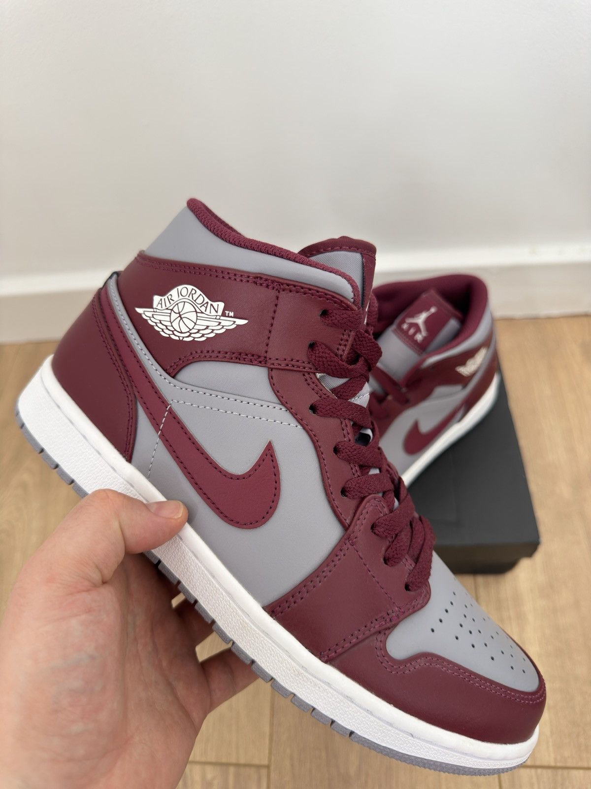 Jordan Brand Nike Air Jordan Retro 1 Mid Uk 8.5 Size US 9 / EU 42 - 1 Thumbnail