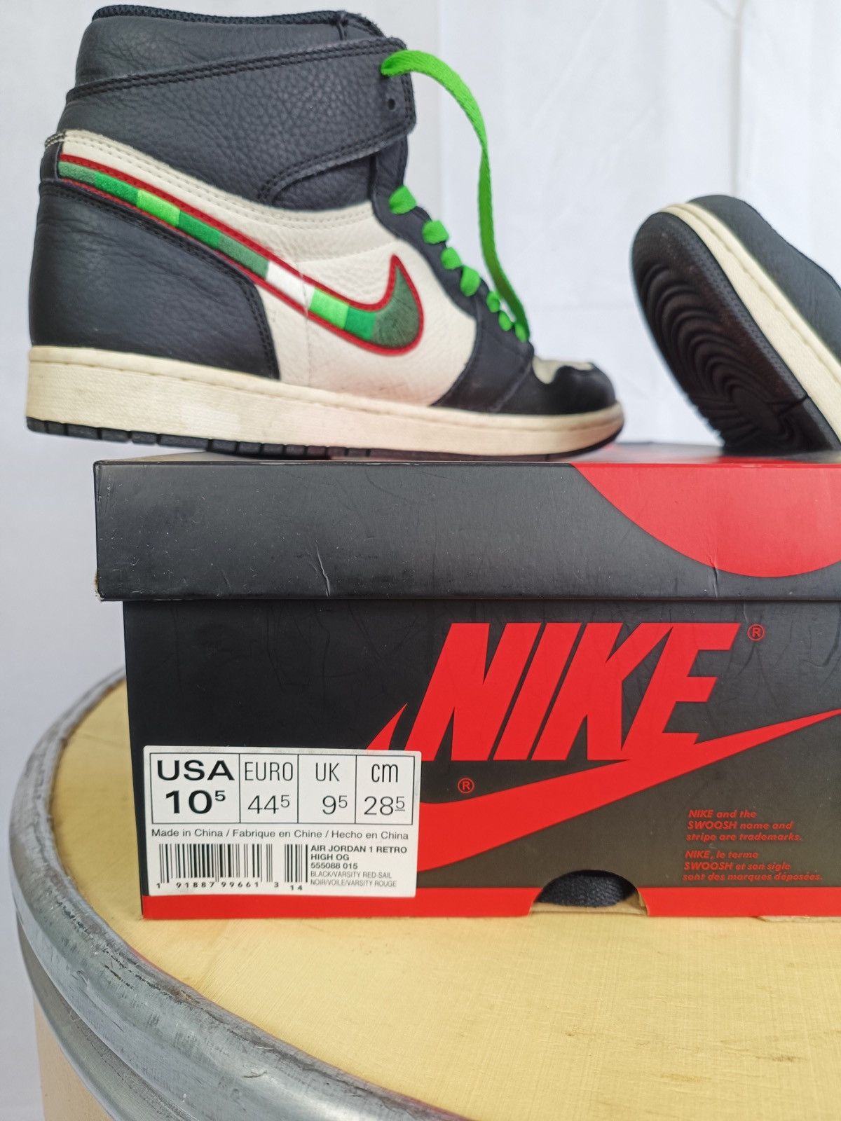 Nike ✅Freegift wristband, made 2018 Air Jordan 1 Retro High OG Size US 10.5 / EU 43-44 - 2 Thumbnail