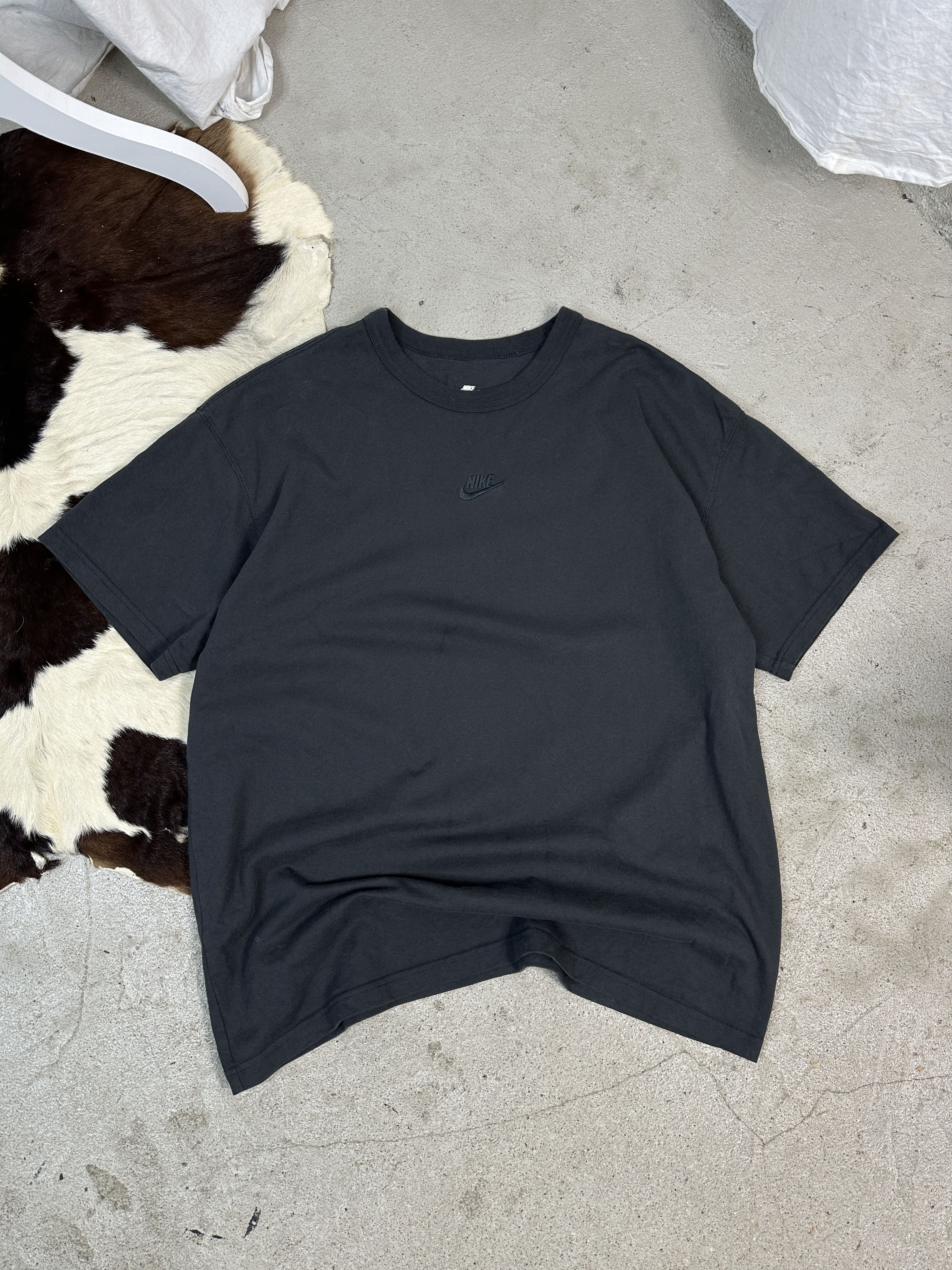 Nike × Vintage Vintage Oversize Printed Sportswear Nike Center Logo T-shirt Size US XL / EU 56 / 4 - 1 Thumbnail