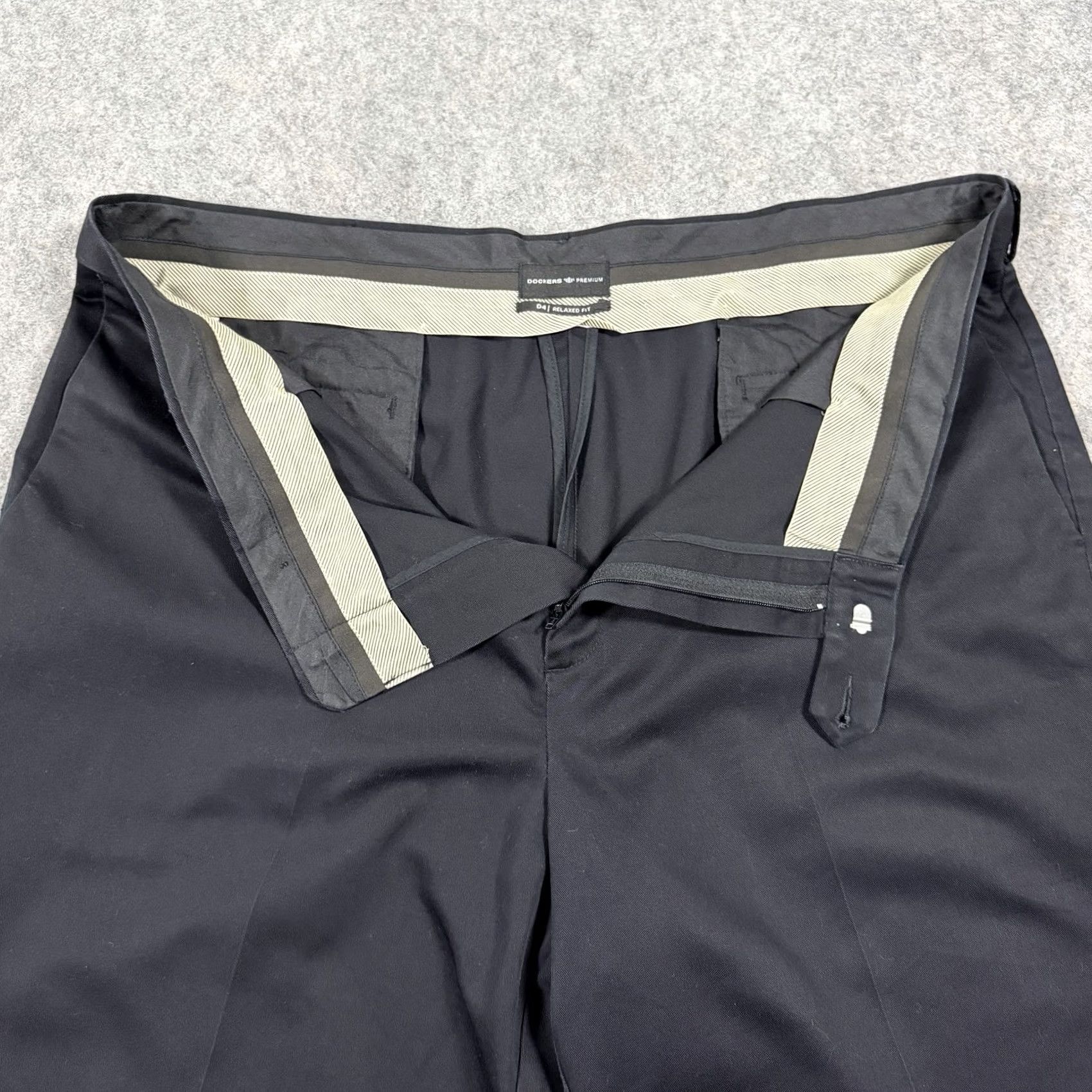 Dockers DOCKERS Pants Mens 40x30 Black Classic Khakis Straight Front 41x28 Inseam 28" Twill, Button Zip, Relaxed Fit Vintage No Size US 40 / EU 56 - 2 Thumbnail