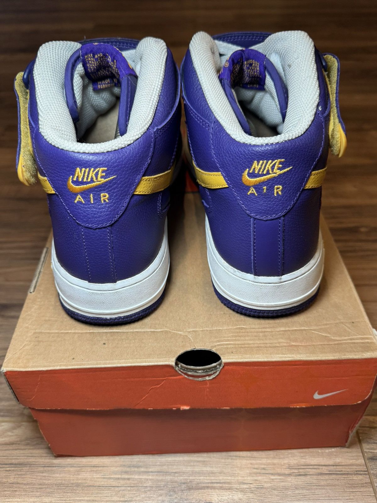 Nike 2004 Air Force One Mid (LAKERS) Size US 10 / EU 43 - 5 Thumbnail