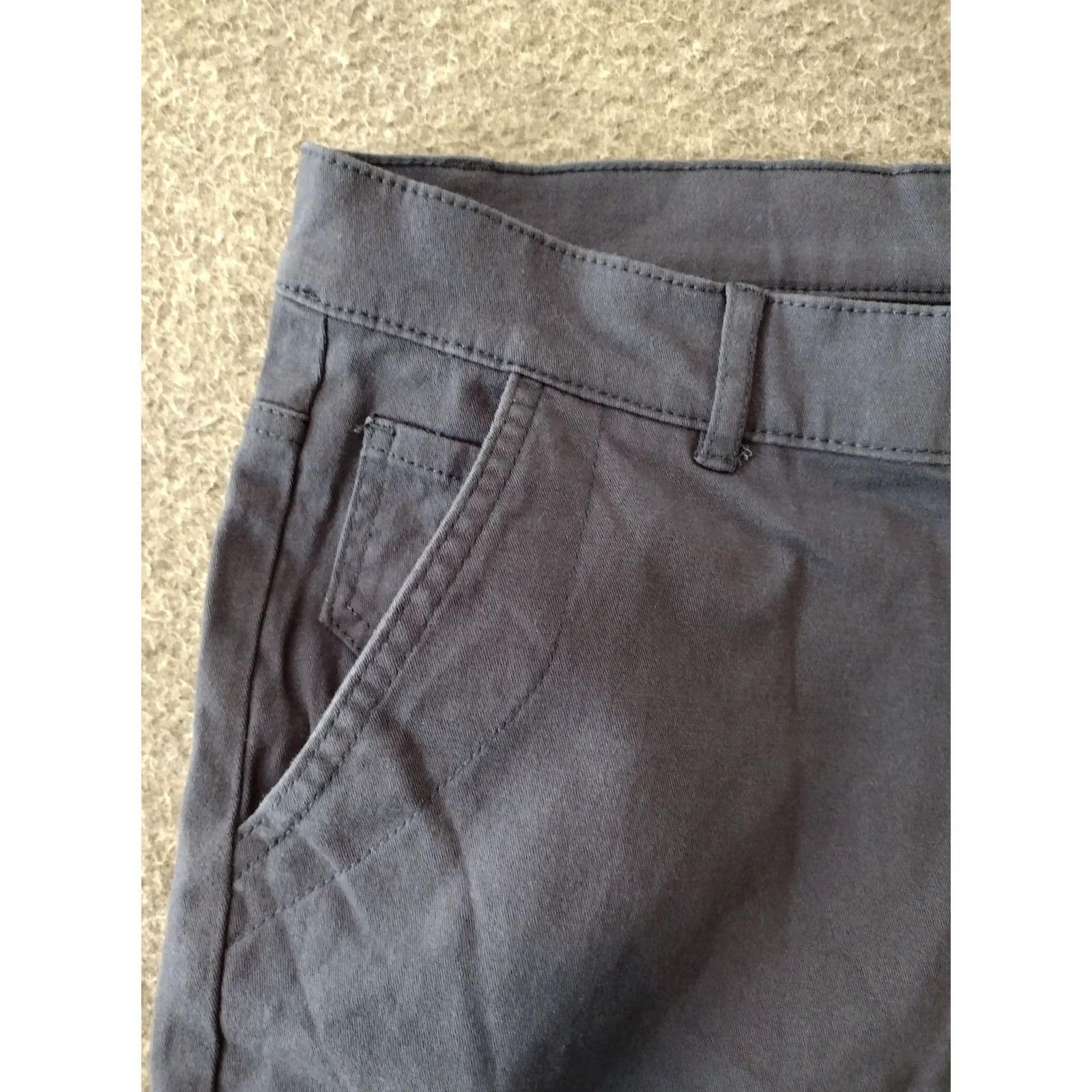 Vintage Bexley's Woman Cotton Relaxed Chino Long Shorts Classic Grey 44 Women Shorts Plus Gray Chino 90s Outdoor Mens Womens Size 30" / US 8 / IT 44 - 7 Thumbnail