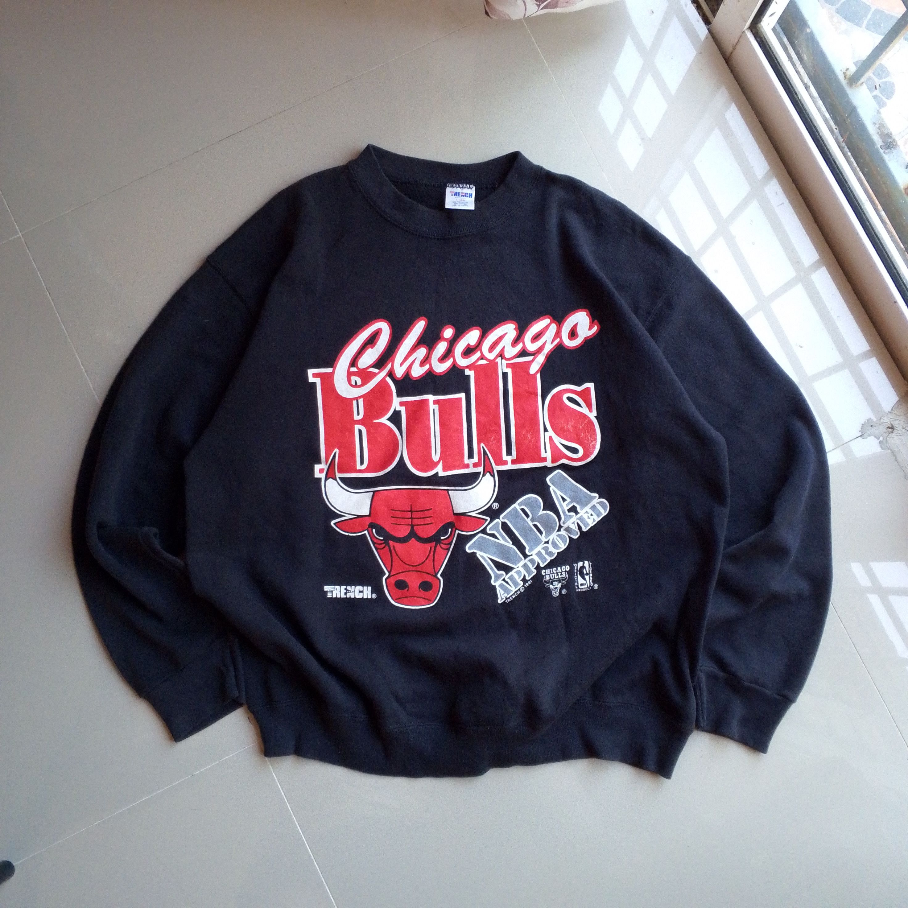 Vintage Vintage 1991 Chicago Bulls Sweatshirt Size US L / EU 52-54 / 3 - 1 Thumbnail