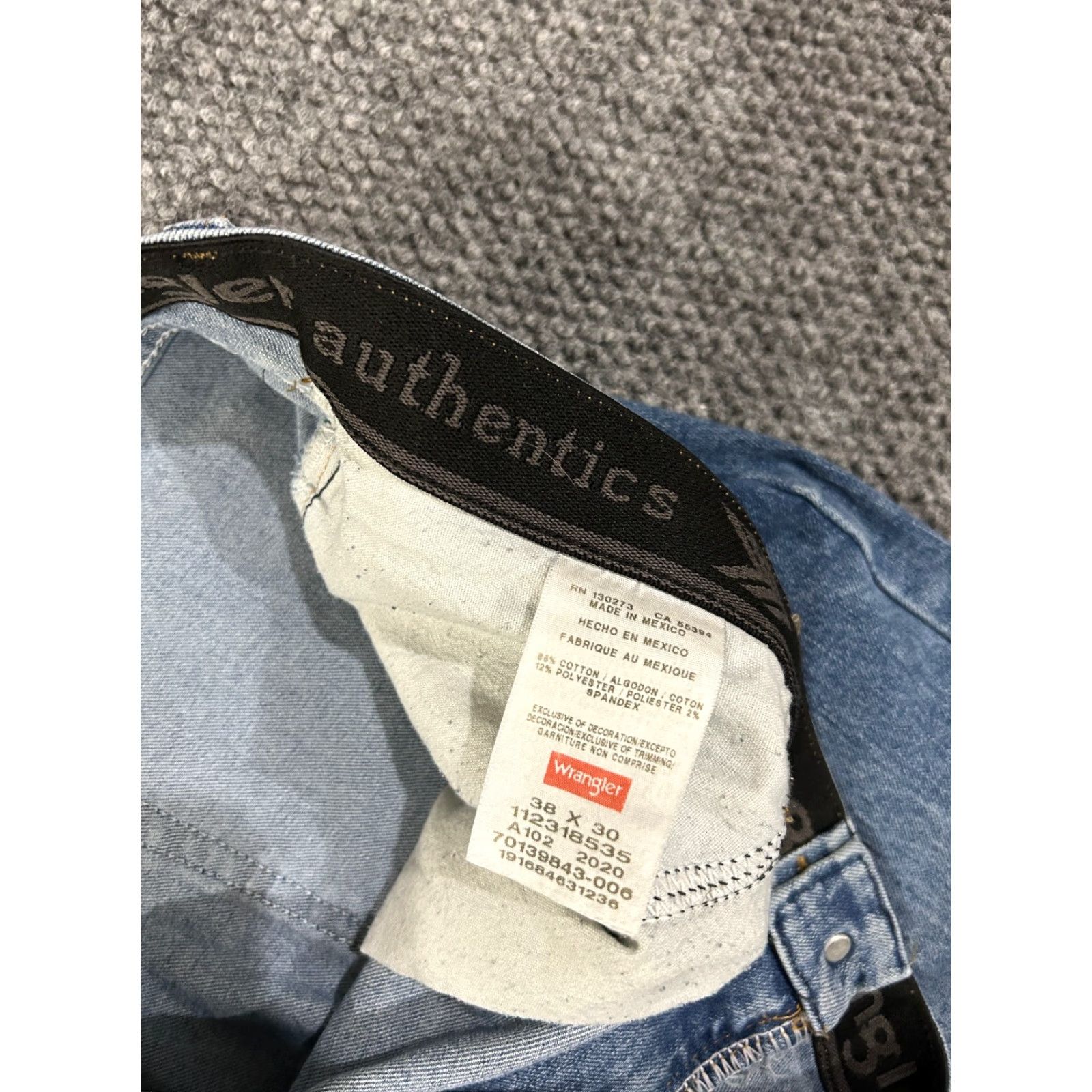 Wrangler Wrangler Jeans Mens 38x30 Blue Straight Fit Stretch Denim Authentics Jeans Womens? Size US 38 / EU 54 - 5 Thumbnail