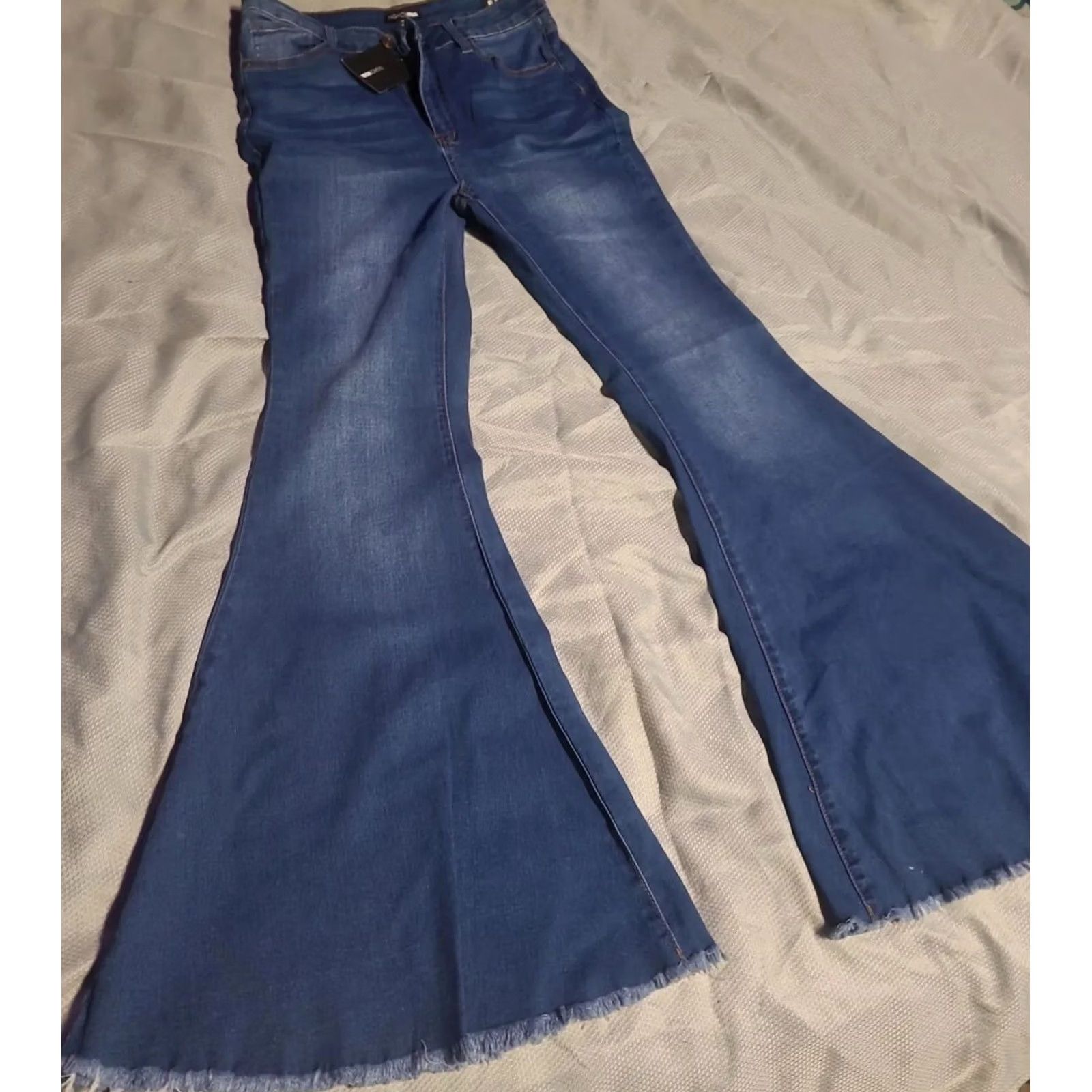 Fashion Nova Fashion Nova Jeans Womens Size 9 Blue Bell Bottoms Heart Pockets 5-Pocket Denim Stretch Flared Wide Leg Inseam 34in Size 30" / US 8 / IT 44 - 7 Thumbnail