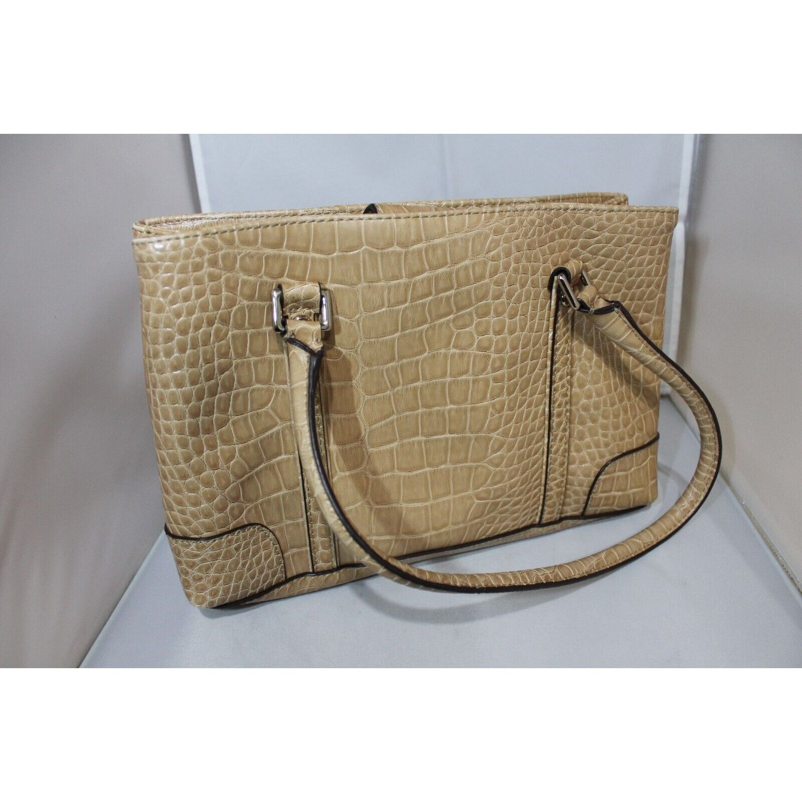 Liz Claiborne Liz Claiborne Faux Snake Skin Handbag Purse Tan Silver Size ONE SIZE - 2 Thumbnail