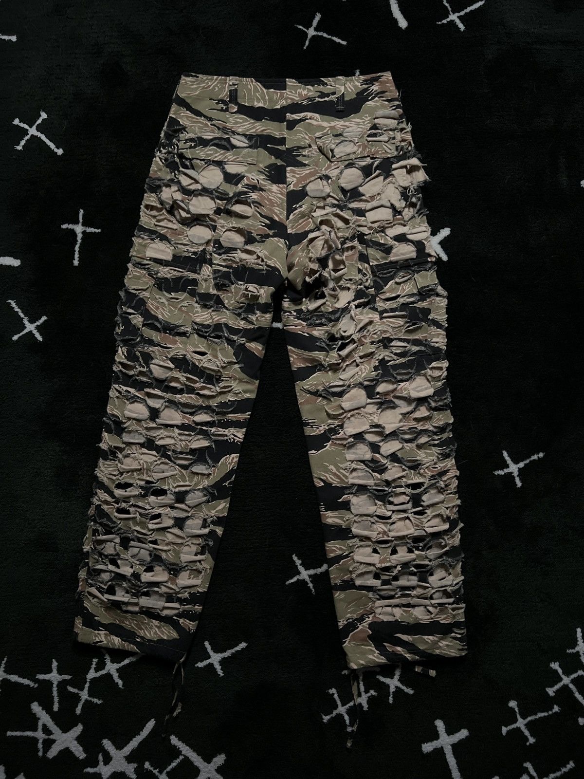 Vetements AW18 - Laser Cut Tiger Camo Cargo Pants Size US 30 / EU 46 - 2 Thumbnail