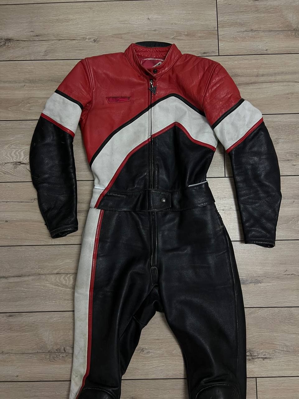 Dainese Dainese Vintage 2 piece Leather Suit Motorcycle EUR 44 Size US S / EU 44-46 / 1 - 9 Thumbnail