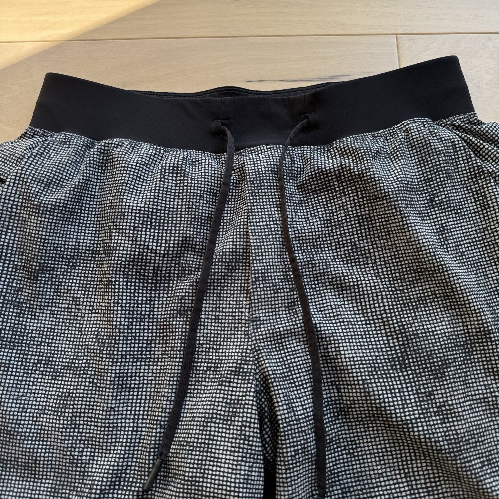 Lululemon Lululemon THE Shorts Medium Multicolor Lined Workout Size US 29 - 5 Thumbnail