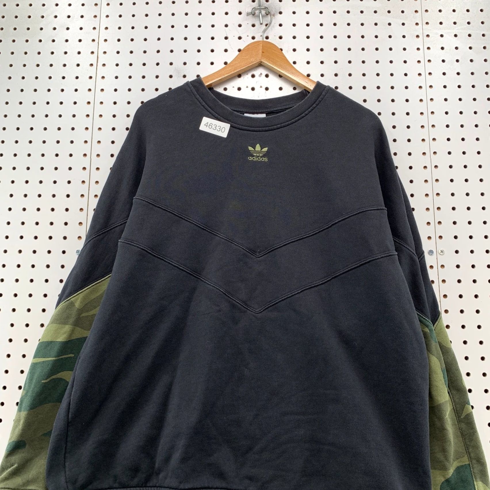 Adidas Adidas Sweatshirt Mens 2XL Black Camouflage Sleeves Hip Hop 26x30 Adult Regular Pullover Crew Neck Logo Spring Fall Winter Mens Size US XXL / EU 58 / 5 - 4 Thumbnail