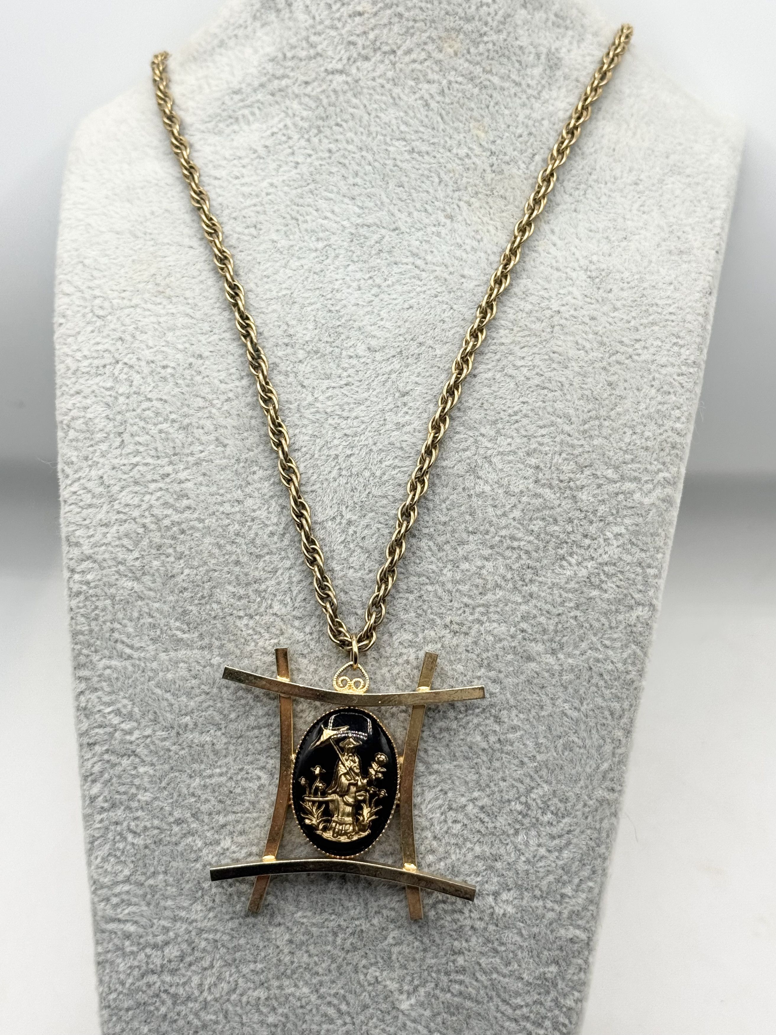 Vintage Vintage intaglio bubble glass Asian Pagoda pendant necklace Size ONE SIZE - 2 Thumbnail