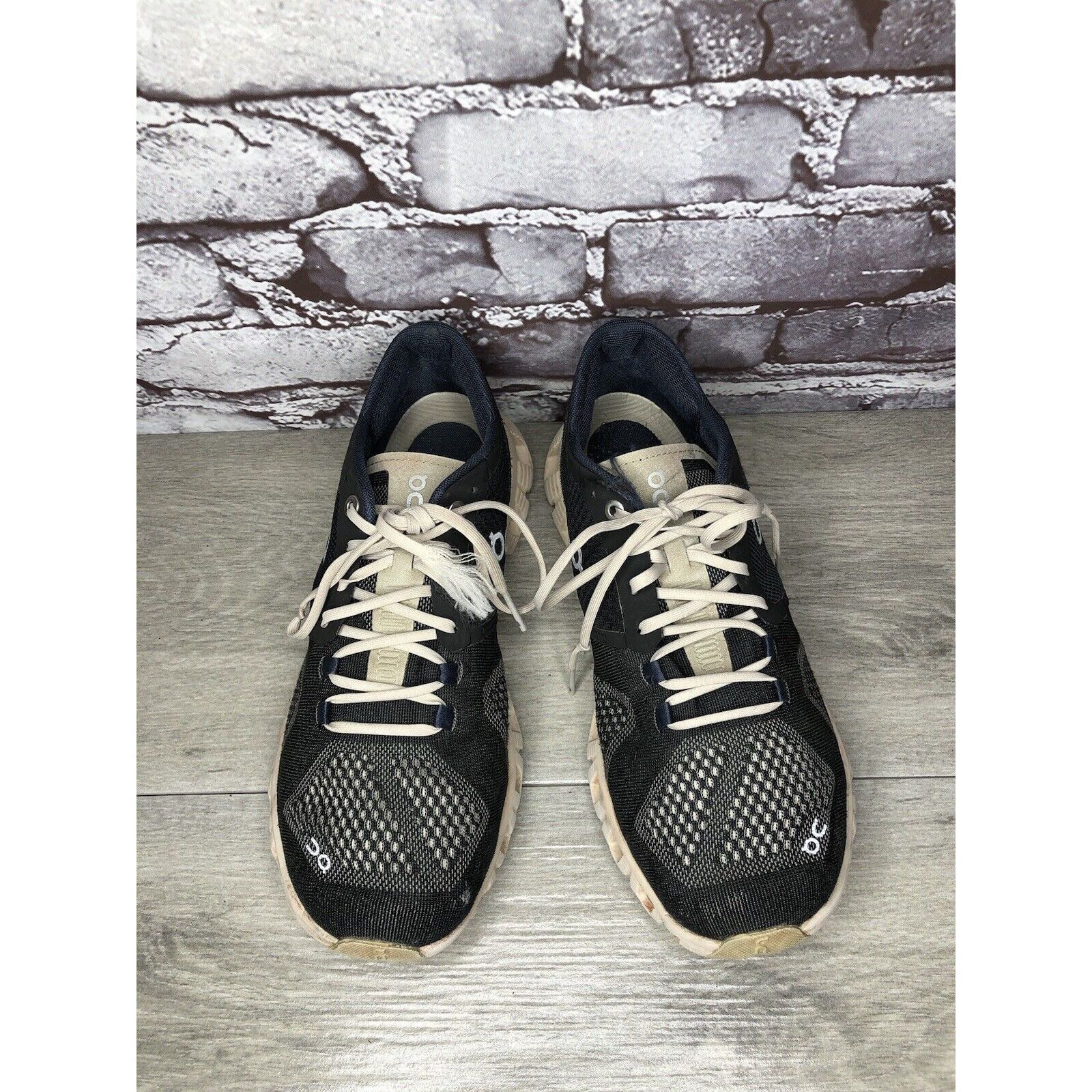On On Cloud Black White Comfort Gym Lace Up Running Shoes Women Size US 8.5 / IT 38.5 - 2 Thumbnail
