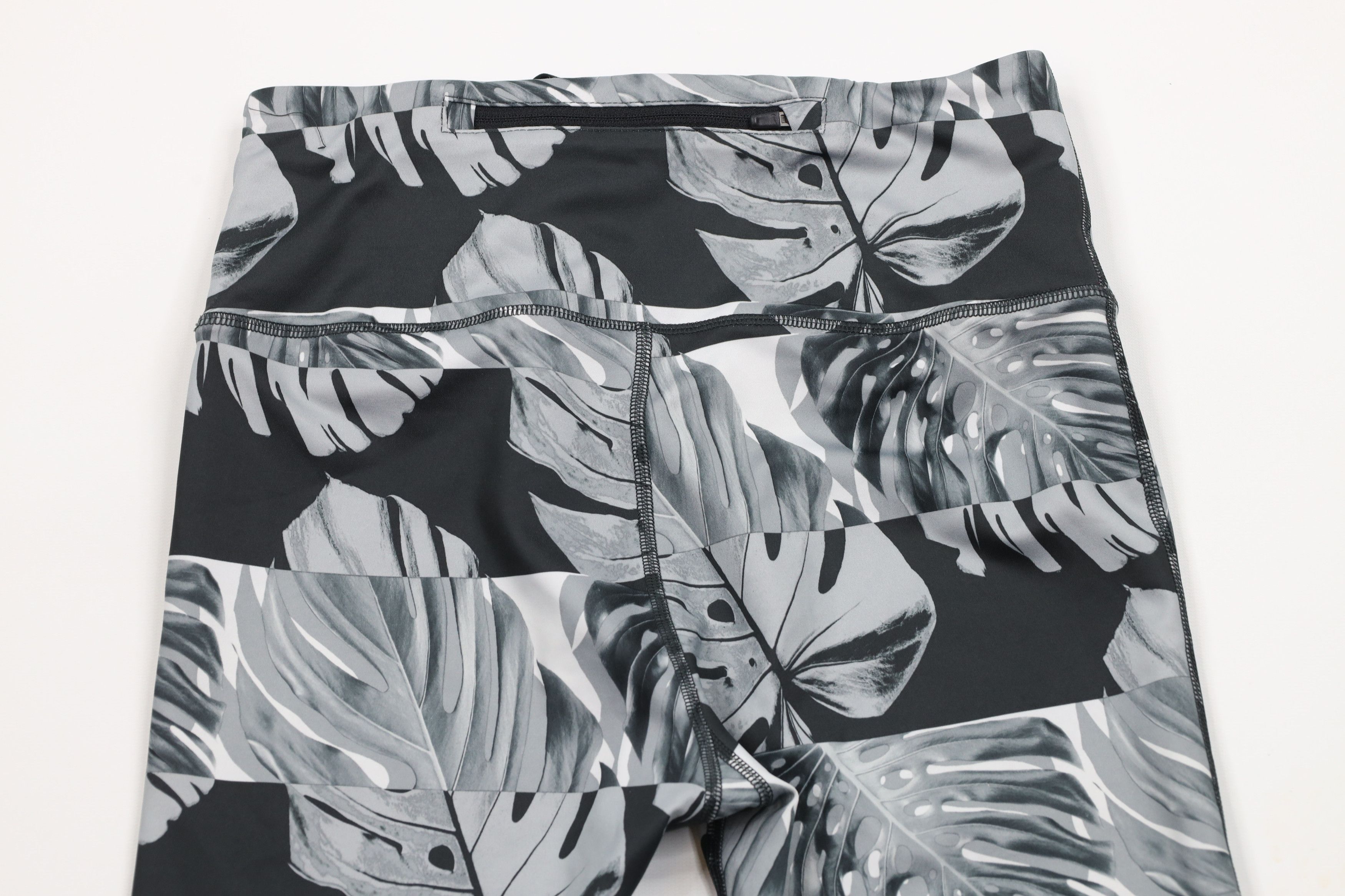 Nike × Vintage Nike Runway Graphic Leaf Cropped Gym Training Running Tights Size 26" / US 2 / IT 38 - 7 Thumbnail