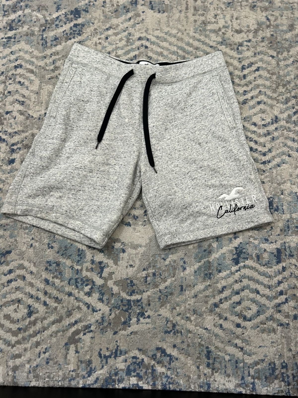 Hollister White & gray Hollister shorts Size US 34 / EU 50 - 1 Thumbnail