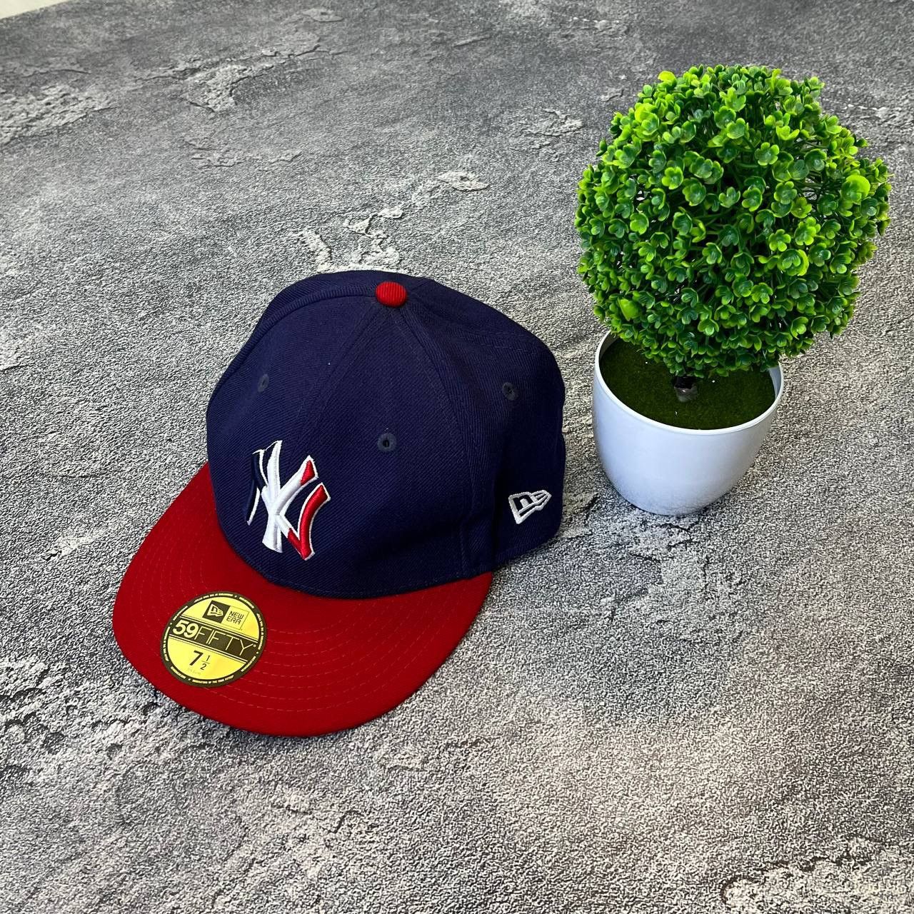 New Era × Vintage Vintage New Era York Yankees Navy Manolo Prado Fitted 59 Size ONE SIZE - 1 Thumbnail