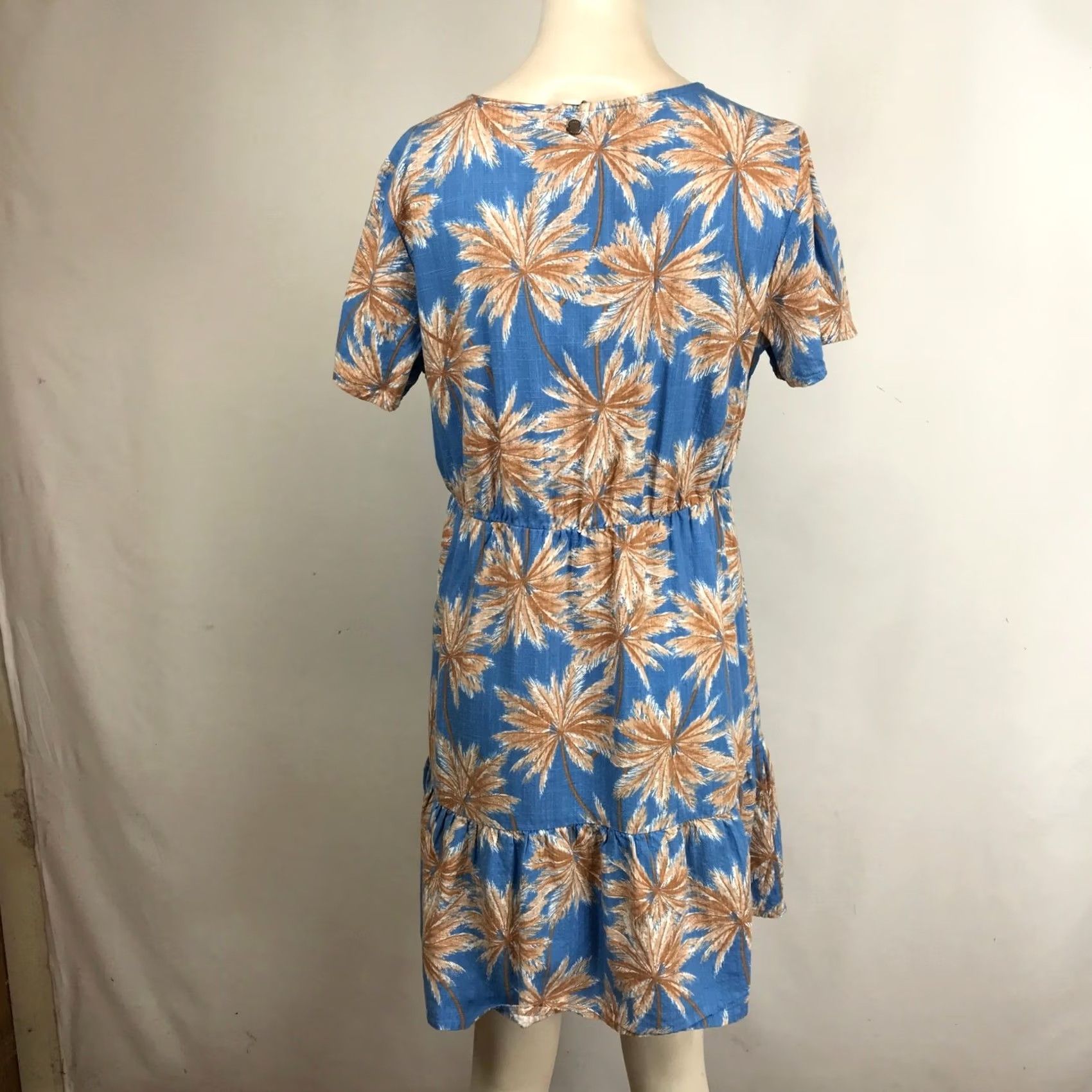 Vintage VINTAGE ROXY Palm Tree Print V Neck Button Front Tiered Dress Blue Tan Women's M Size M / US 6-8 / IT 42-44 - 5 Thumbnail