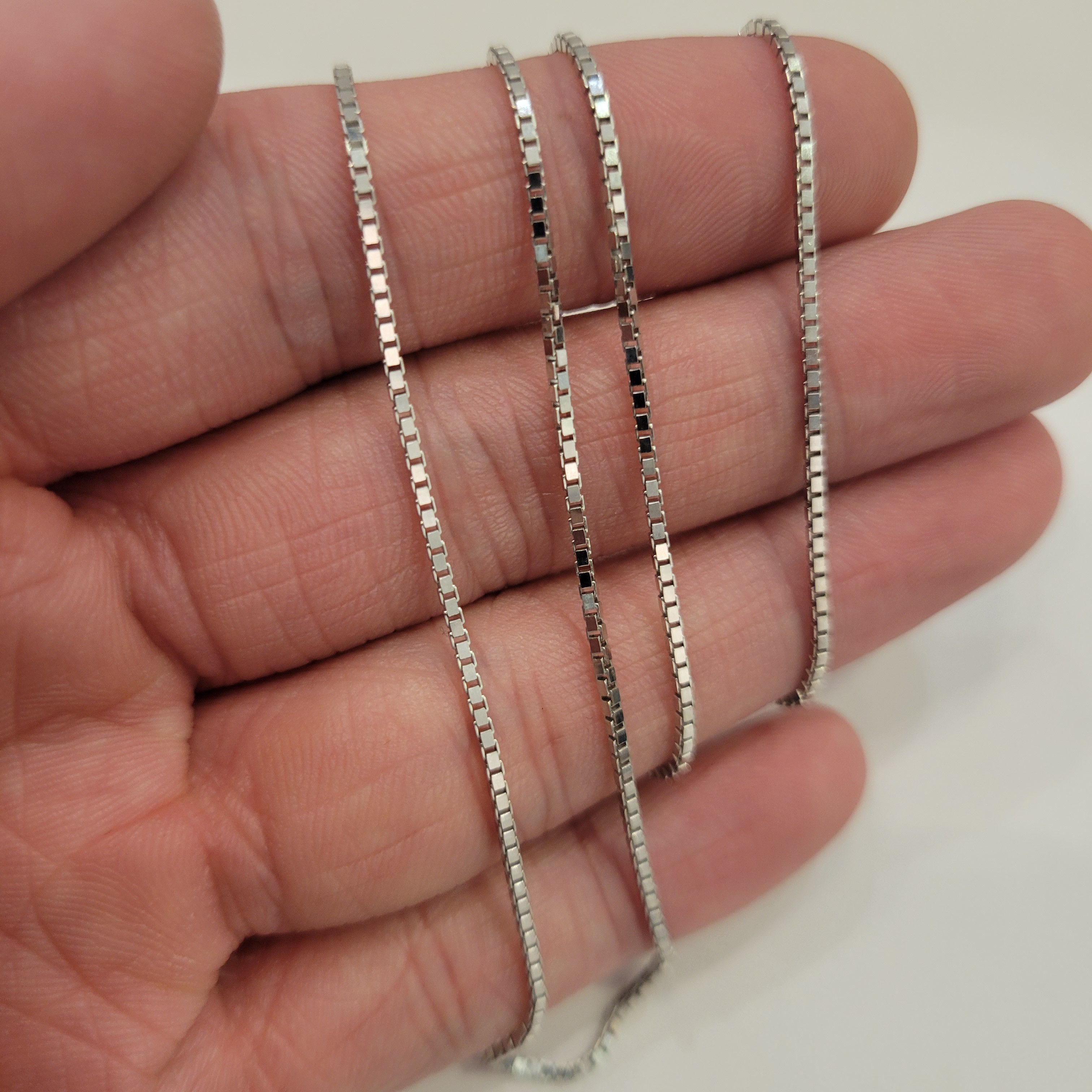 image of 10K Solid Gold x Gold Chain 10Kt 10K White Gold - 22" Box Chain 1.5Mm in Silver, Men's