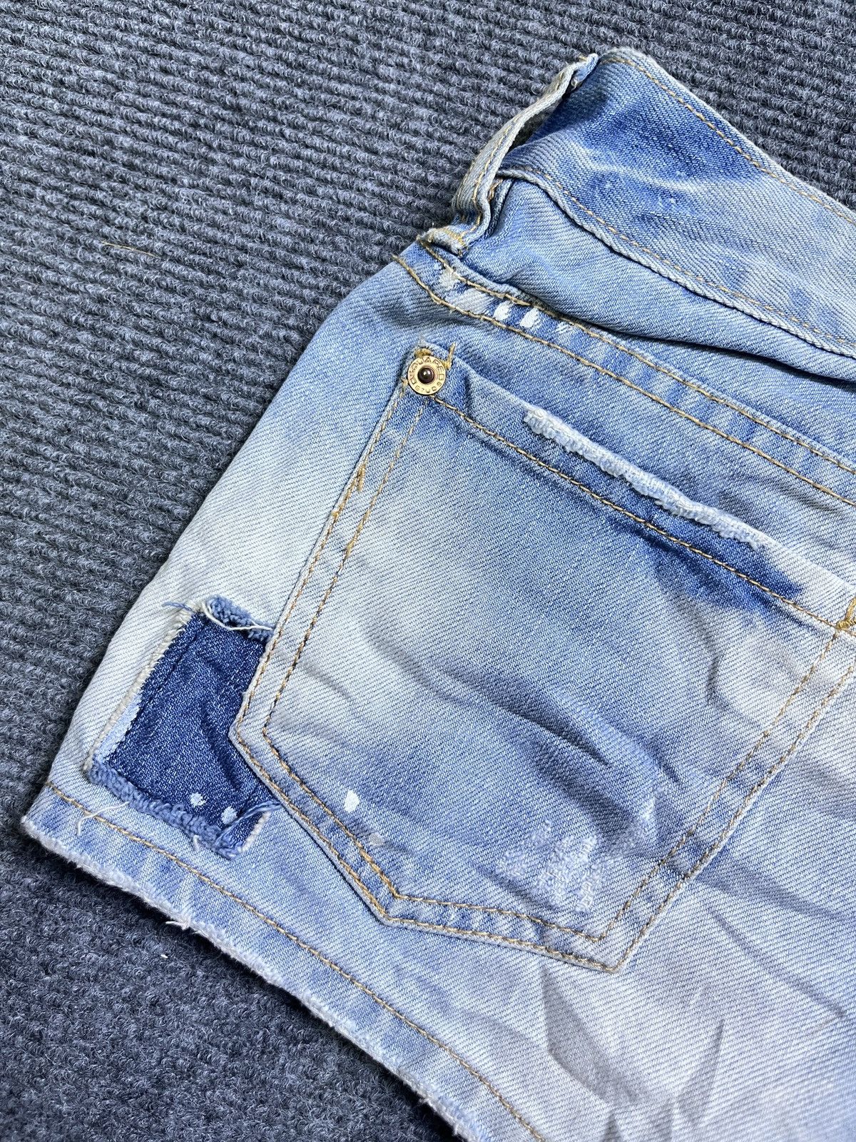 Dsquared2 Dsquared2 distressed low-rise mini denim shorts Size 28" / US 6 / IT 42 - 8 Thumbnail