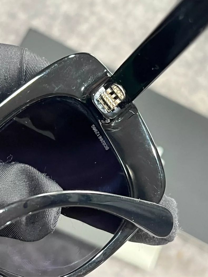 Chanel Chanel Black and white side rhinestone slogan sunglasses Size ONE SIZE - 7 Thumbnail